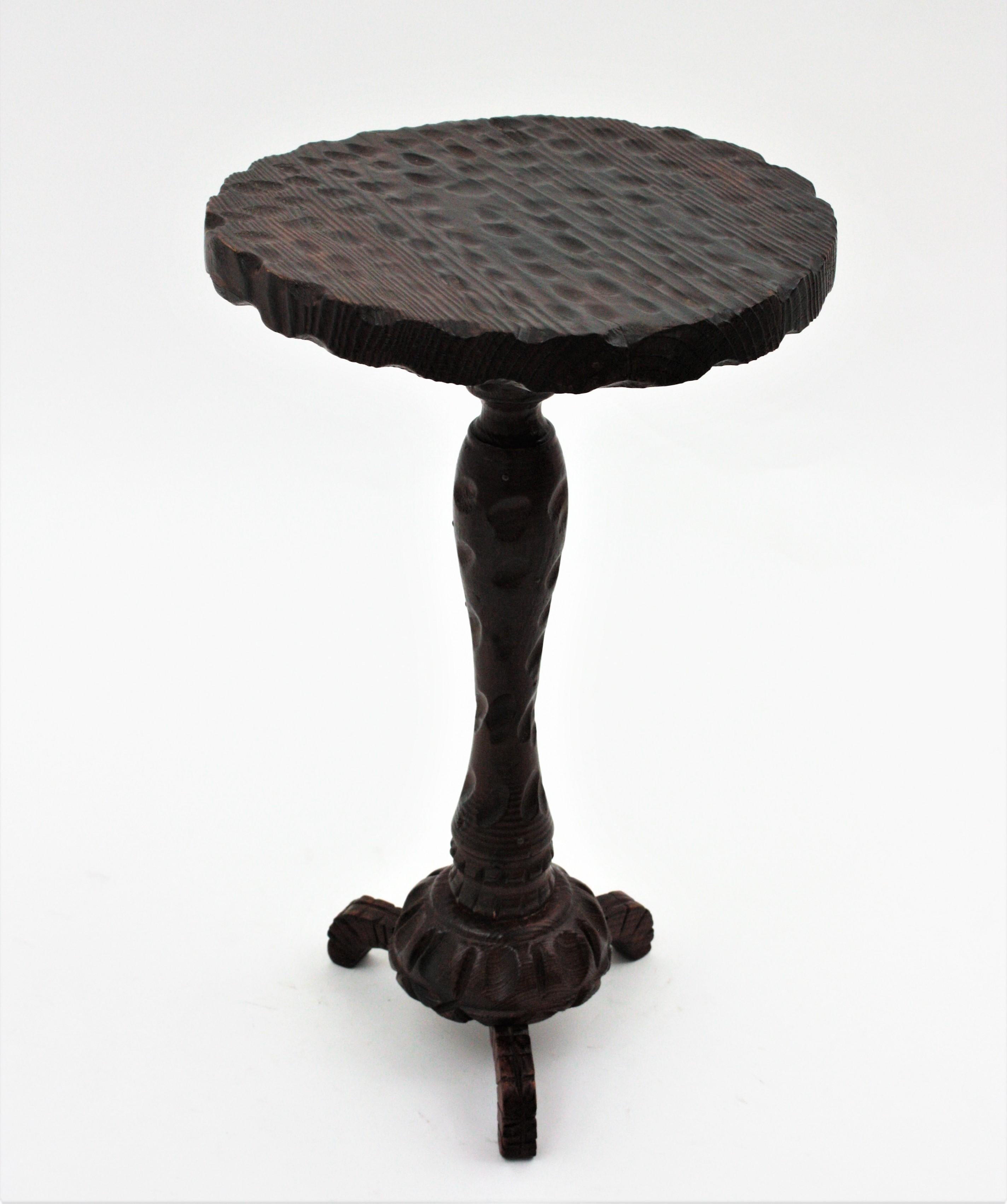 20th Century Spanish Colonial Gueridon End or Side Table in Carved Wood For Sale
