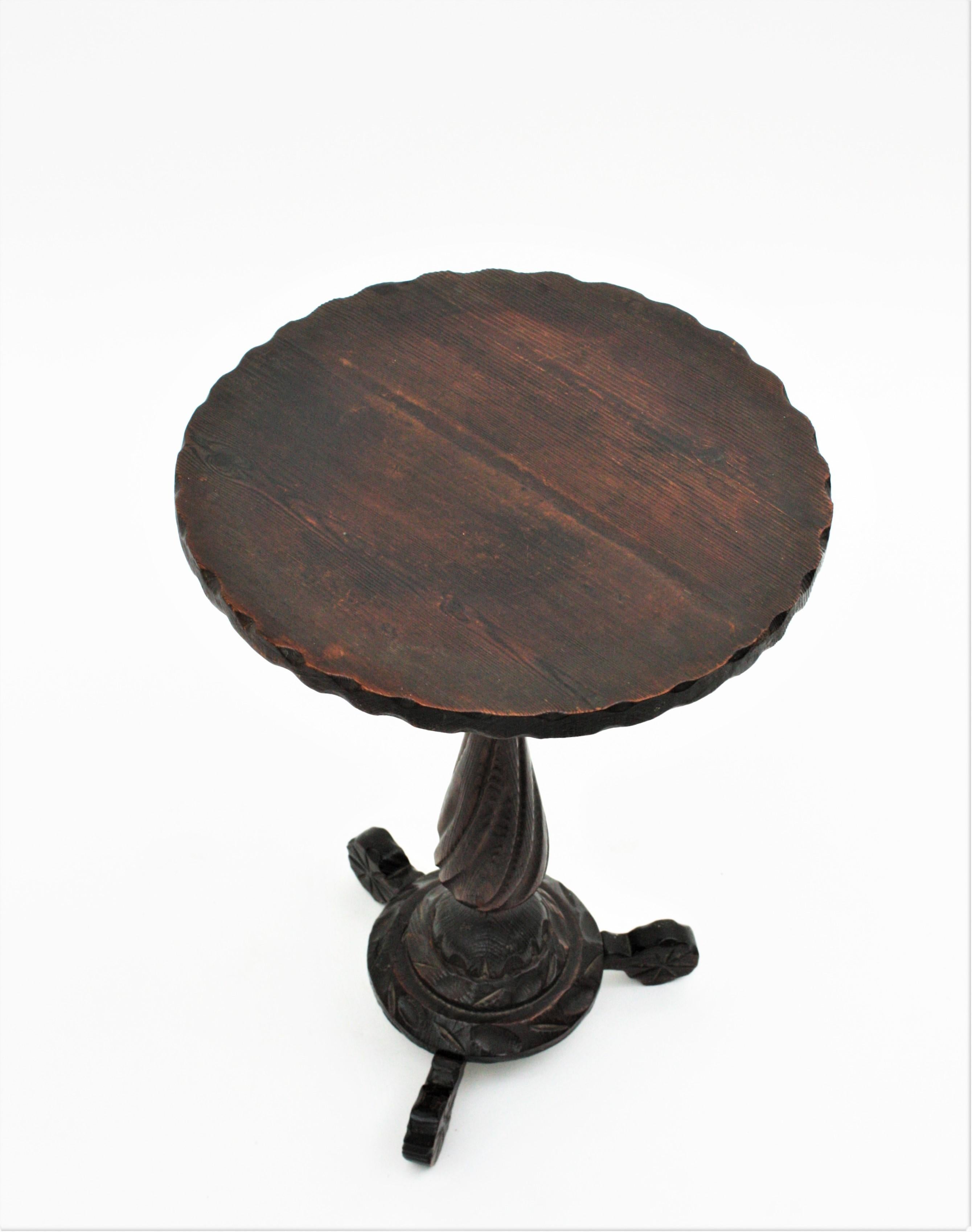 Pine Spanish Colonial Gueridon End or Side Table in Carved Wood