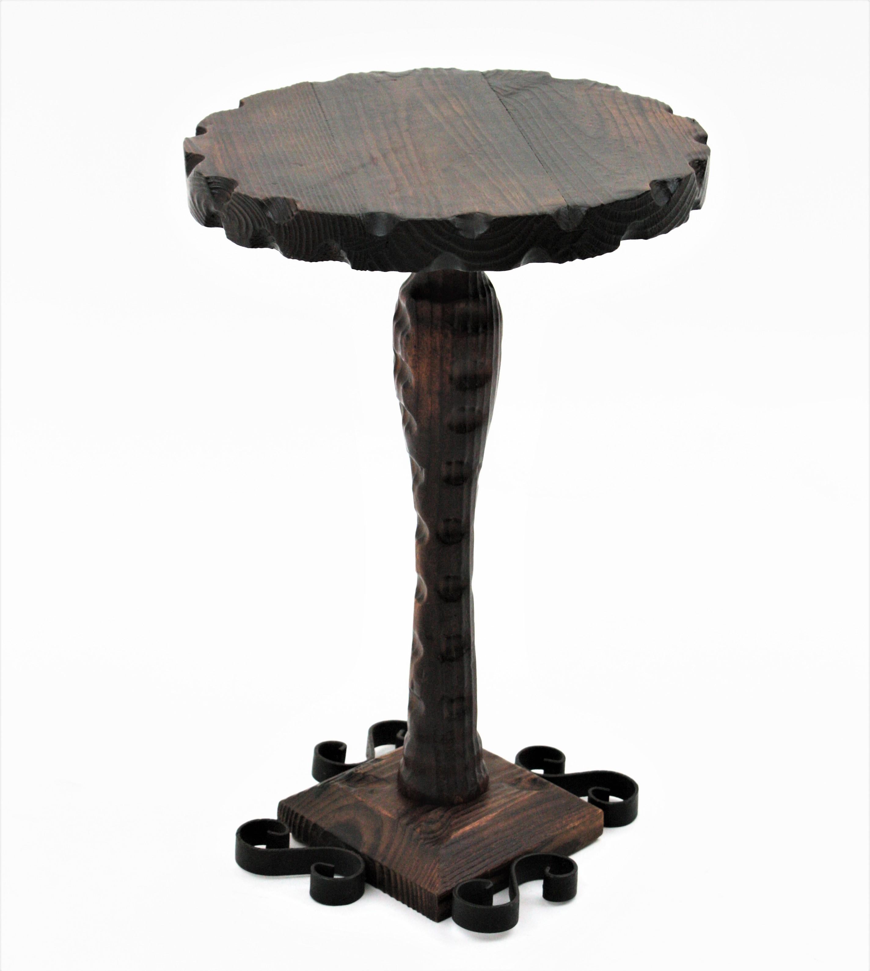 Spanish Colonial Side Table Gueridon in Carved Wood, 1940s For Sale 4