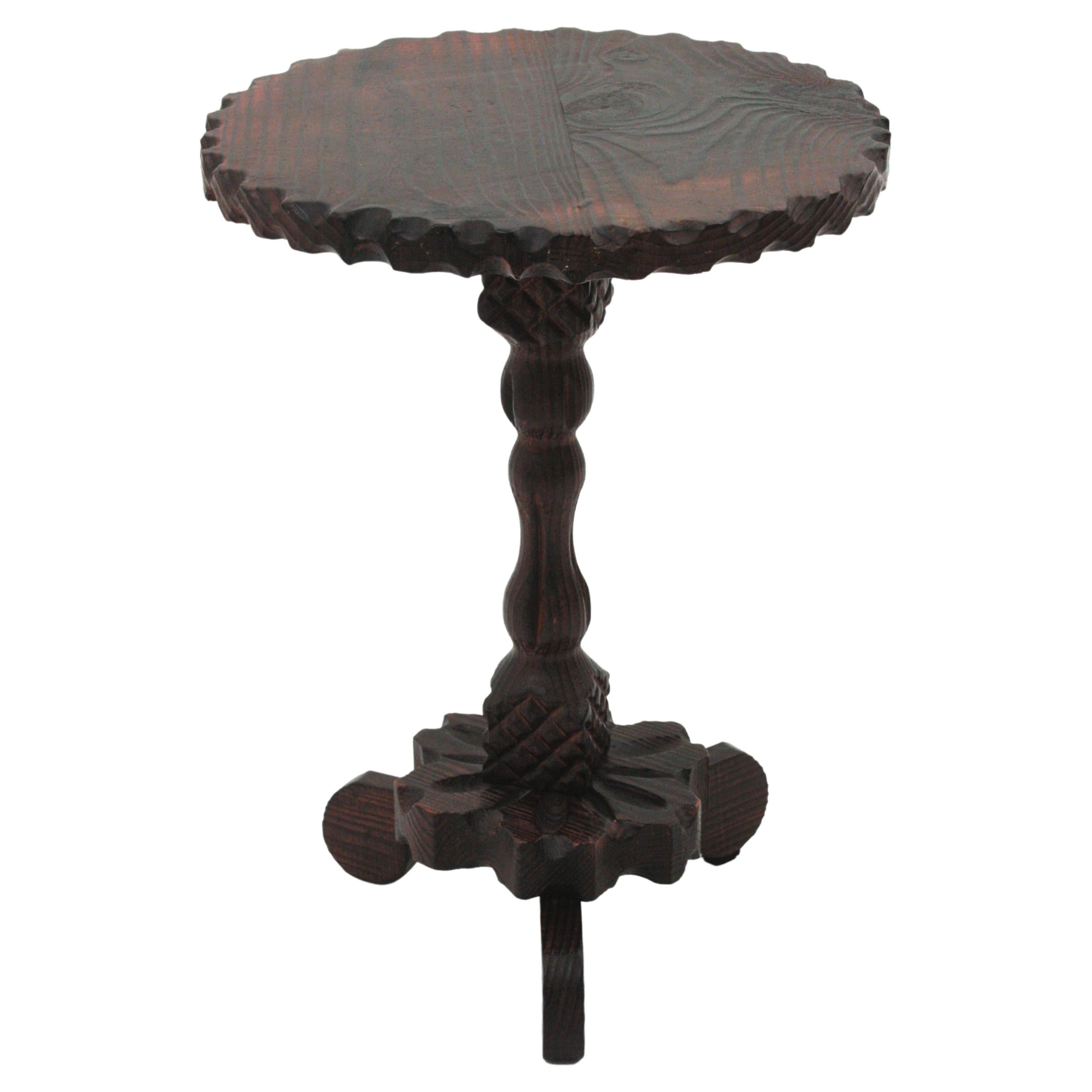 Guéridon colonial espagnol d'appoint ou table d'appoint en bois sculpté