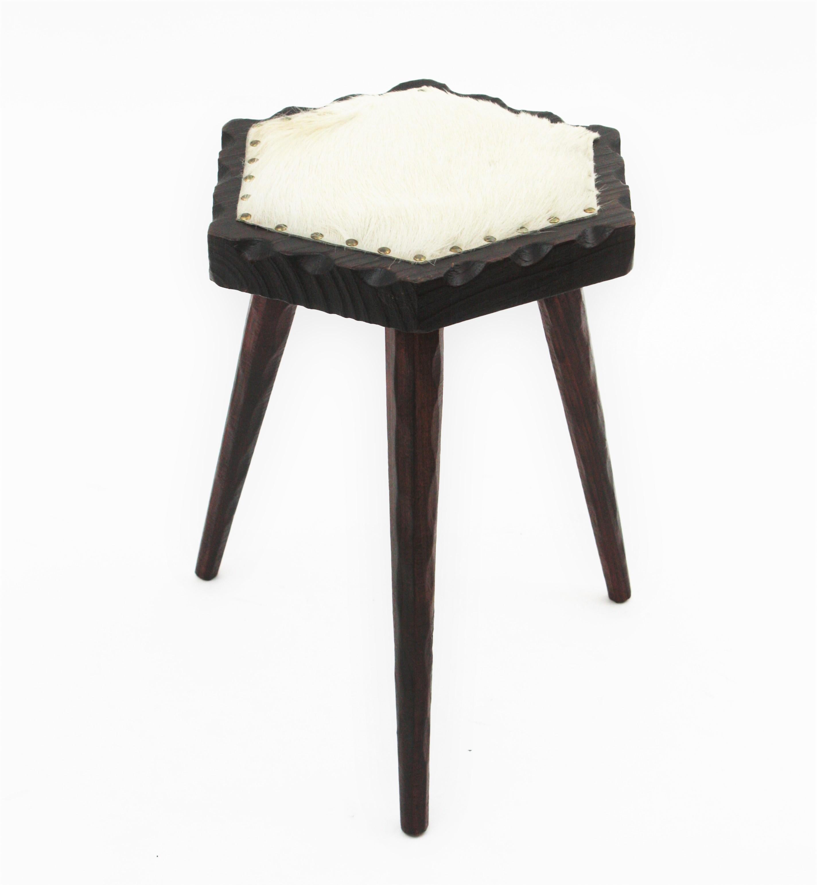 Hexagonal Wooden Tripod Stool with Fur Leather Top, Spain, 1940s
The top has scalloped details and is upholstered with cow fur in white color with studs accents.
This stool has a rustic finish and spanish colonial accents.
It will be a nice a
