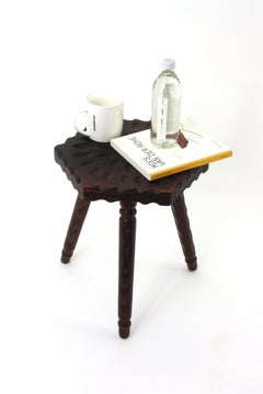 Tabouret / table d'appoint tripode hexagonal colonial espagnol en Wood Wood sculpté