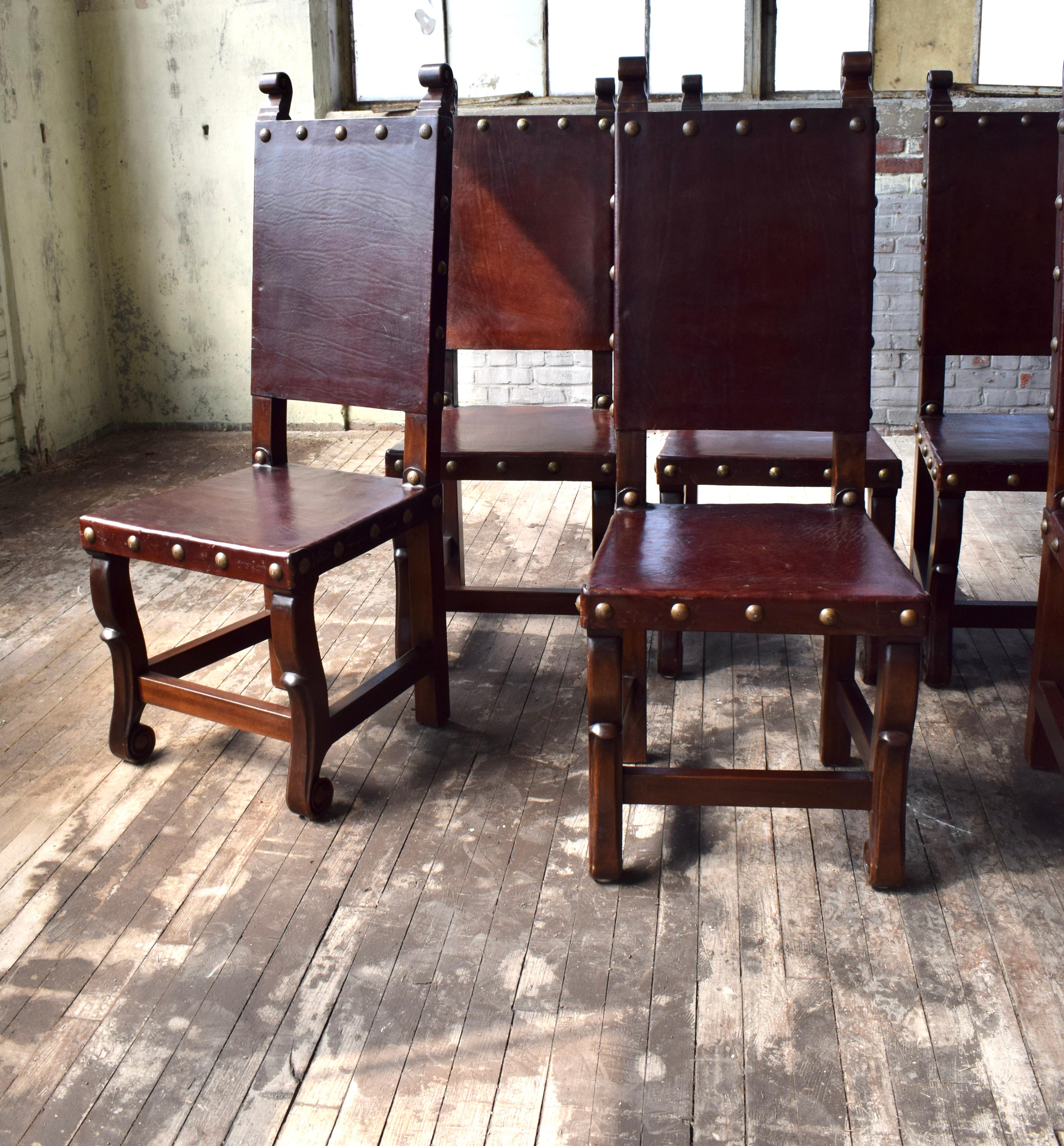 Chaises de salle à manger coloniales espagnoles en cuir, lot de 10 Bon état - En vente à Southampton, NJ