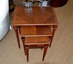 Spanische Kolonial Mahagoni Nesting Tables / Stacking Tables Messing Sabots:: Set 3