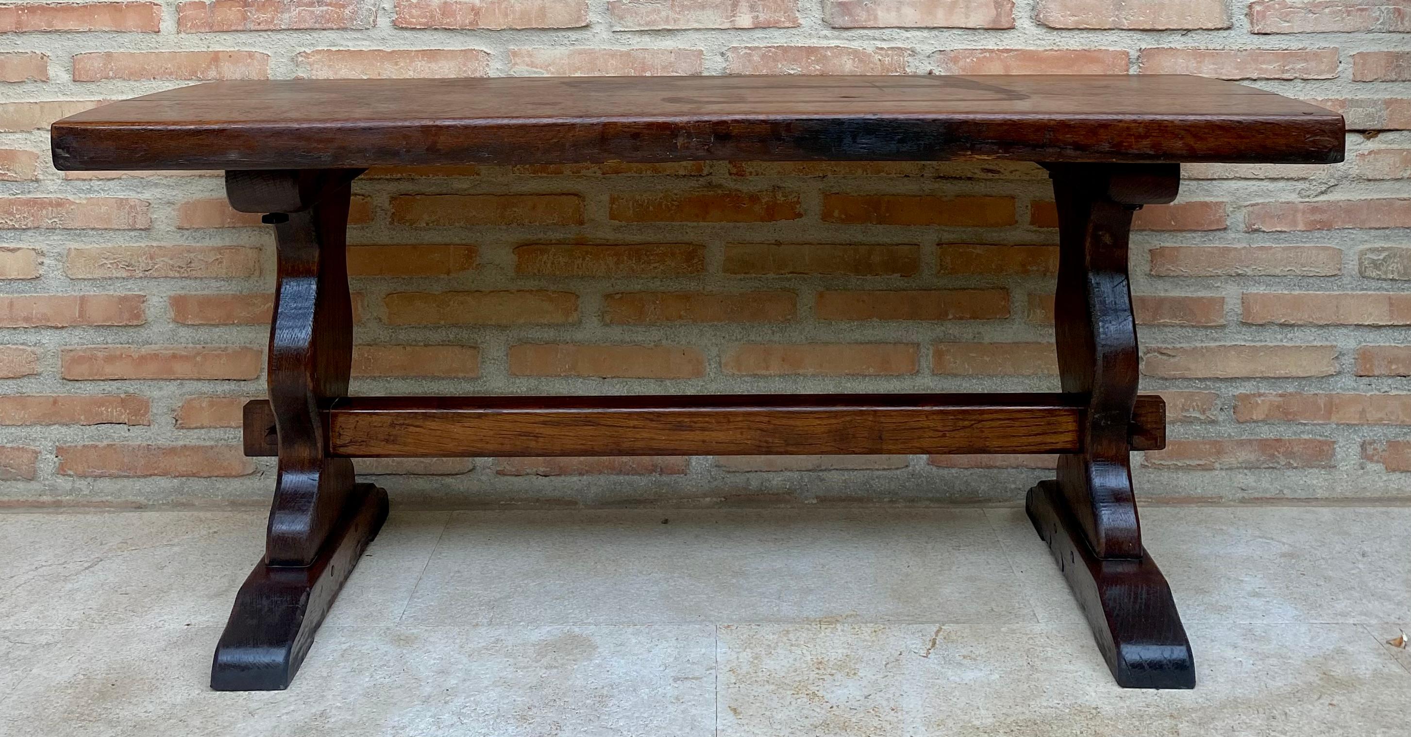 Spanish Colonial Narrow Walnut Console Table, 1920s For Sale 3