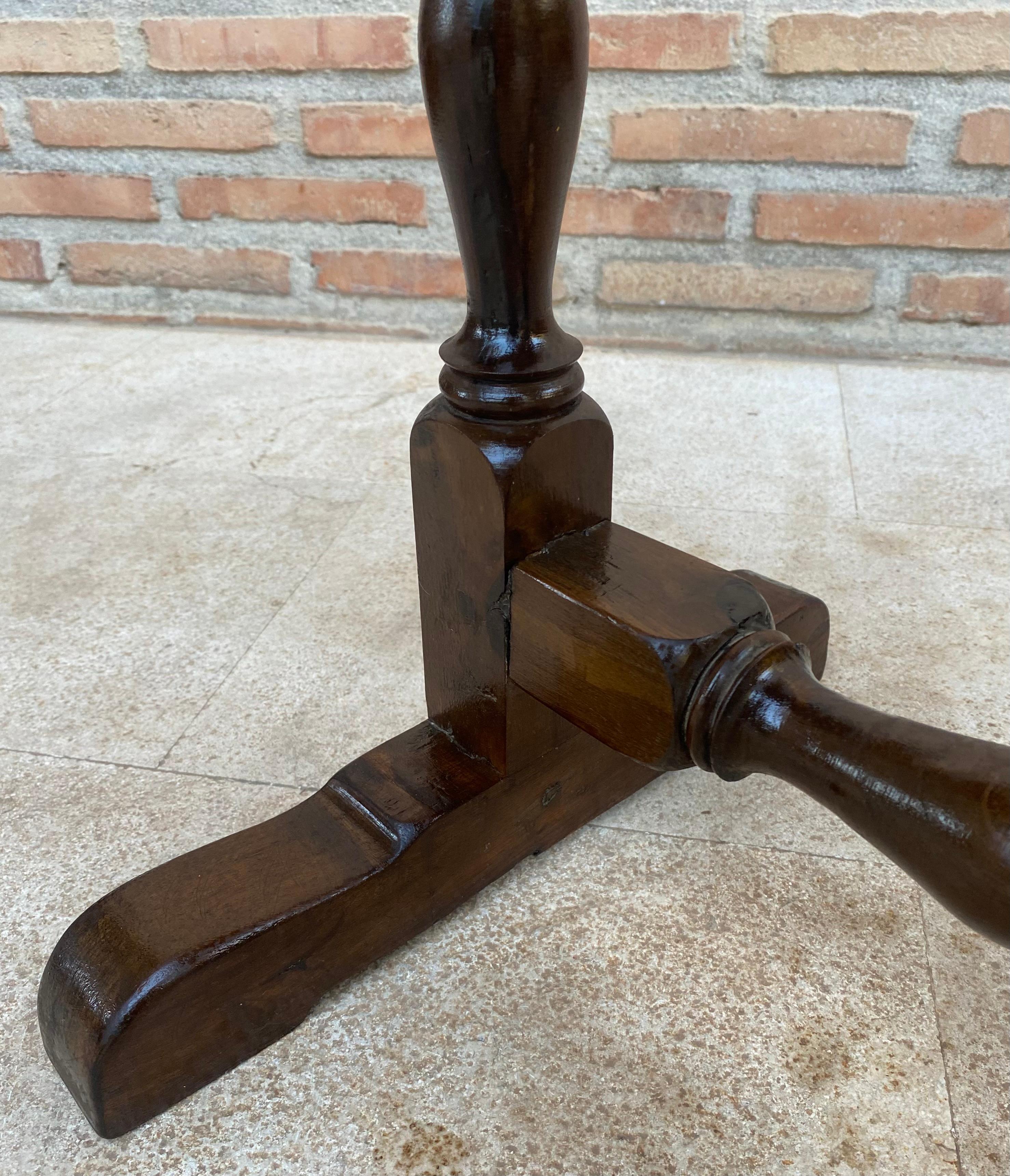 Spanish Colonial Narrow Walnut Console Table, 1920s For Sale 4