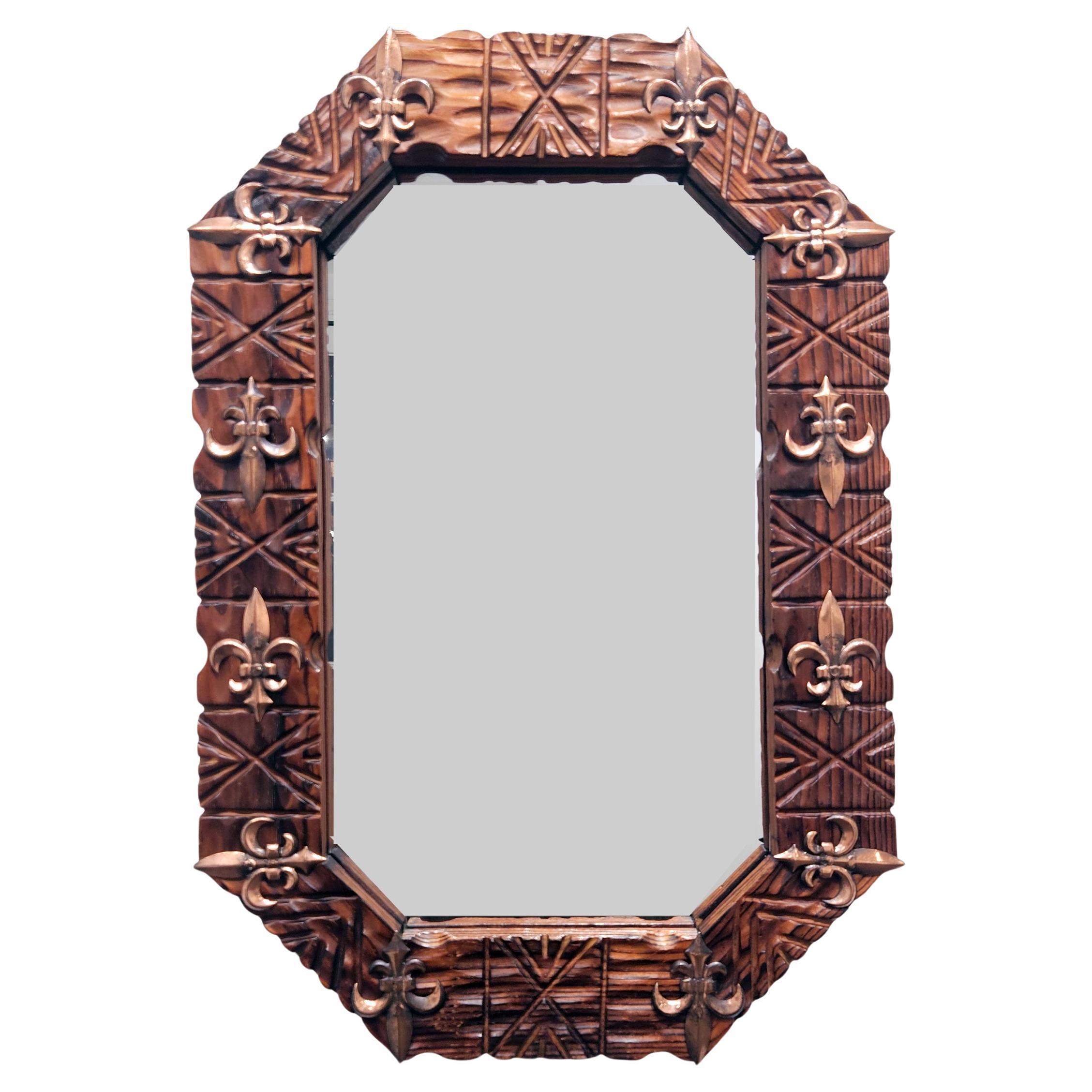 Miroir mural octogonal colonial espagnol de style médiéval sculpté à la main, Espagne, c 1940
