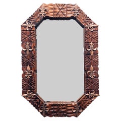 Espejo de pared colonial español octogonal tallado a mano de estilo medieval, España, c 1940