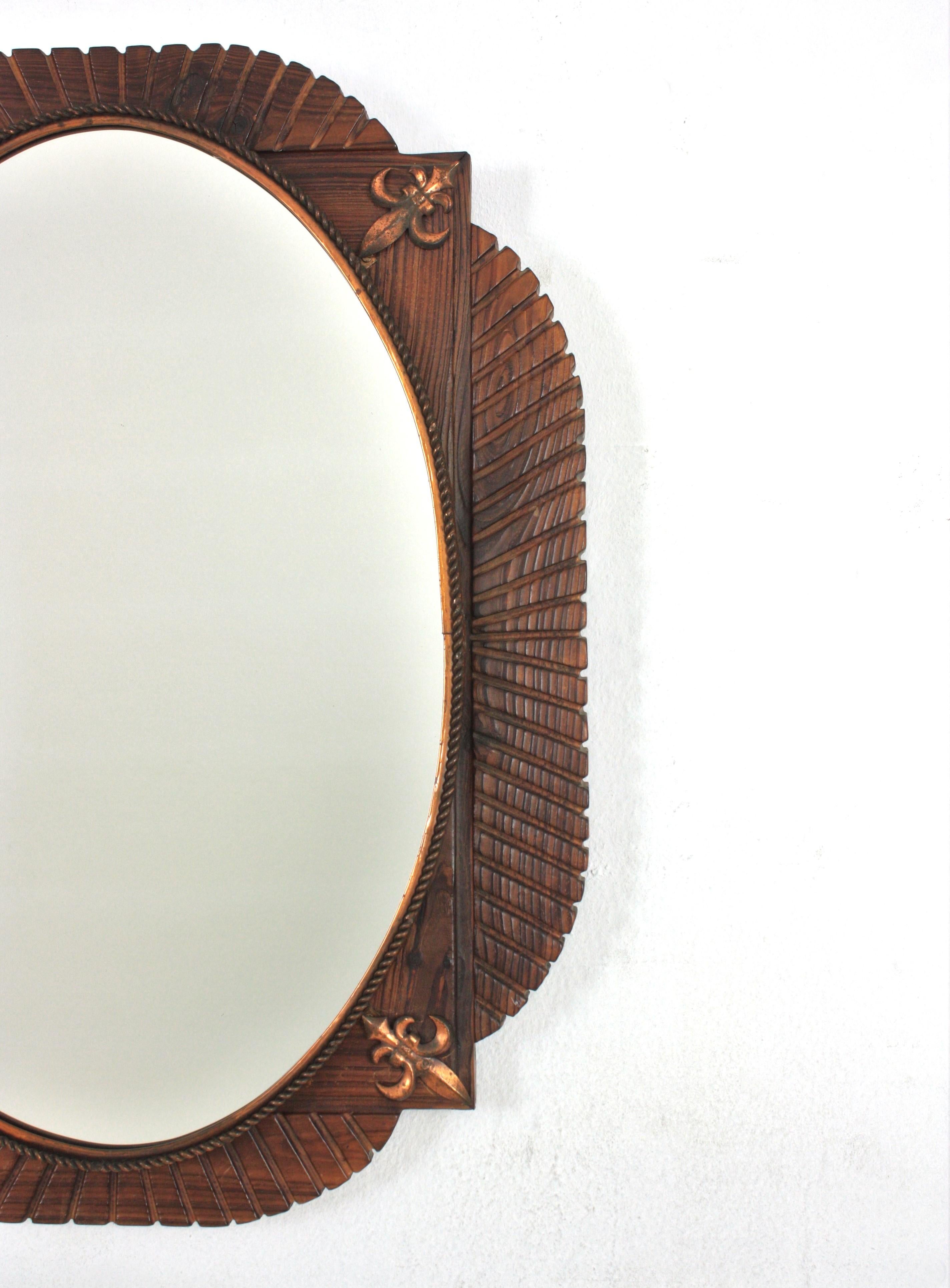 Espejo Oval Colonial Español de Madera Tallada y Detalles de Flor de Lis de Cobre Metal