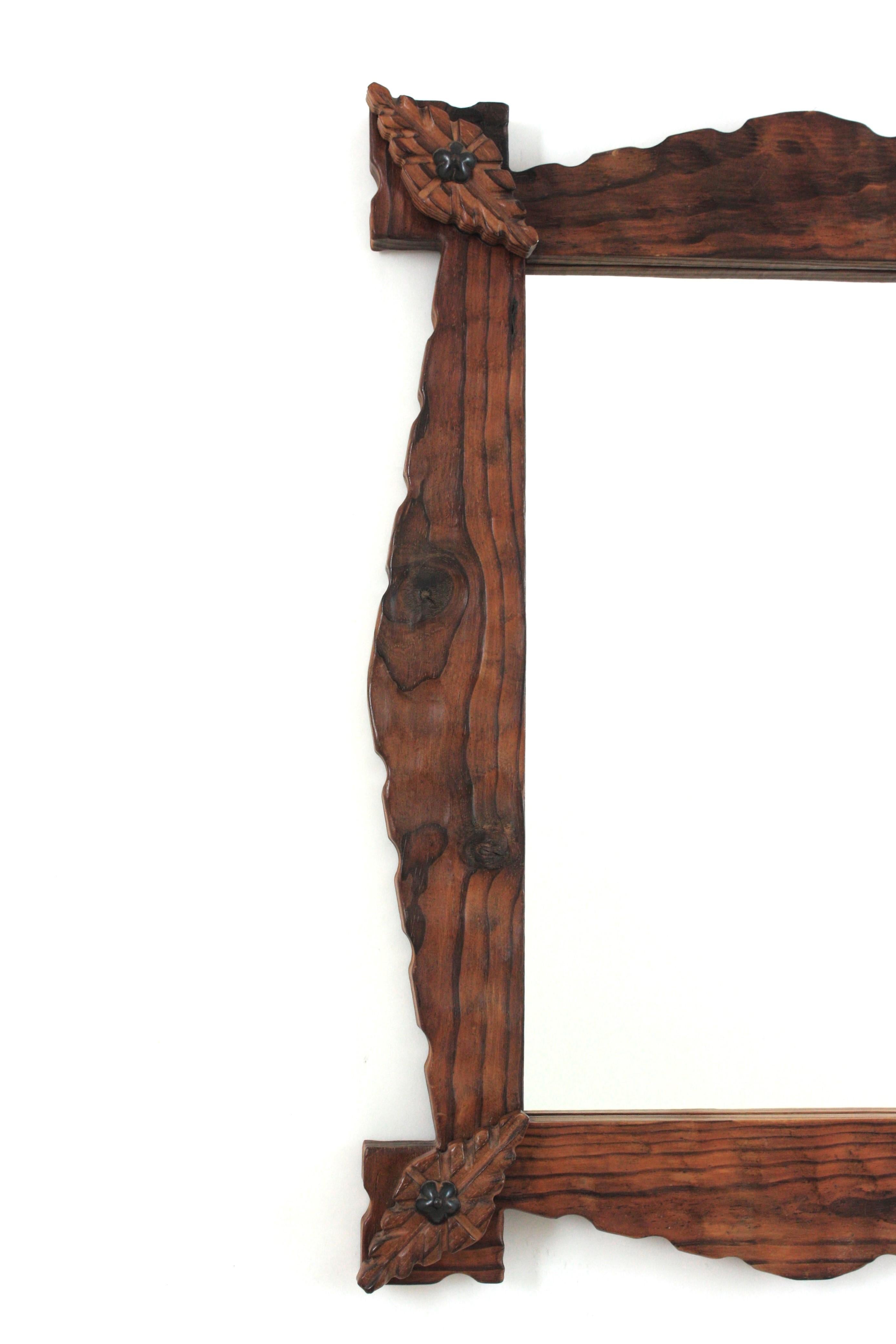 Spanish Colonial Rectangular Mirror in Carved Wood with Rhombus Corner Details In Good Condition For Sale In Barcelona, ES
