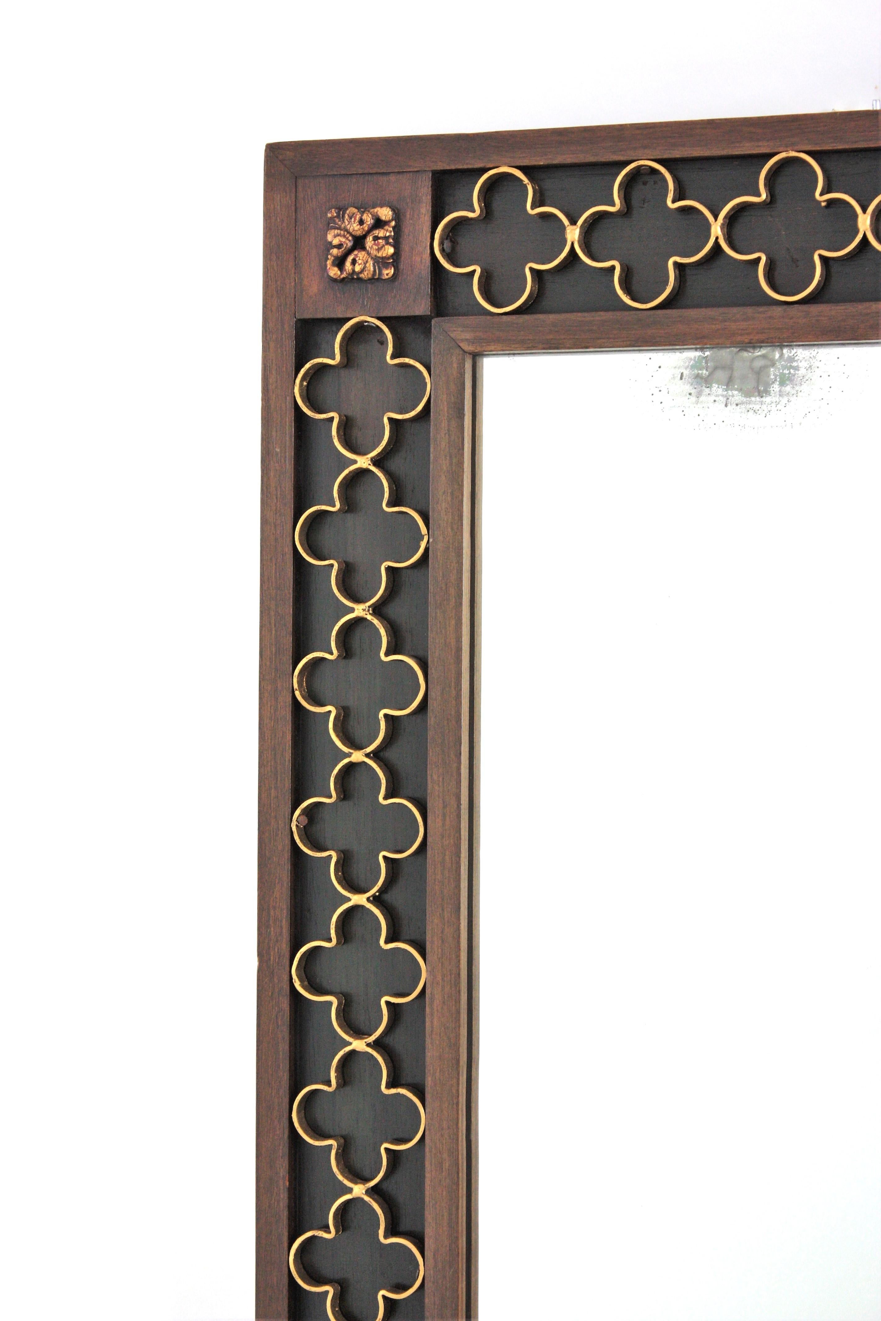 Miroir rectangulaire colonial espagnol avec rosettes en fer doré Cadre vert, années 1950 en vente 1