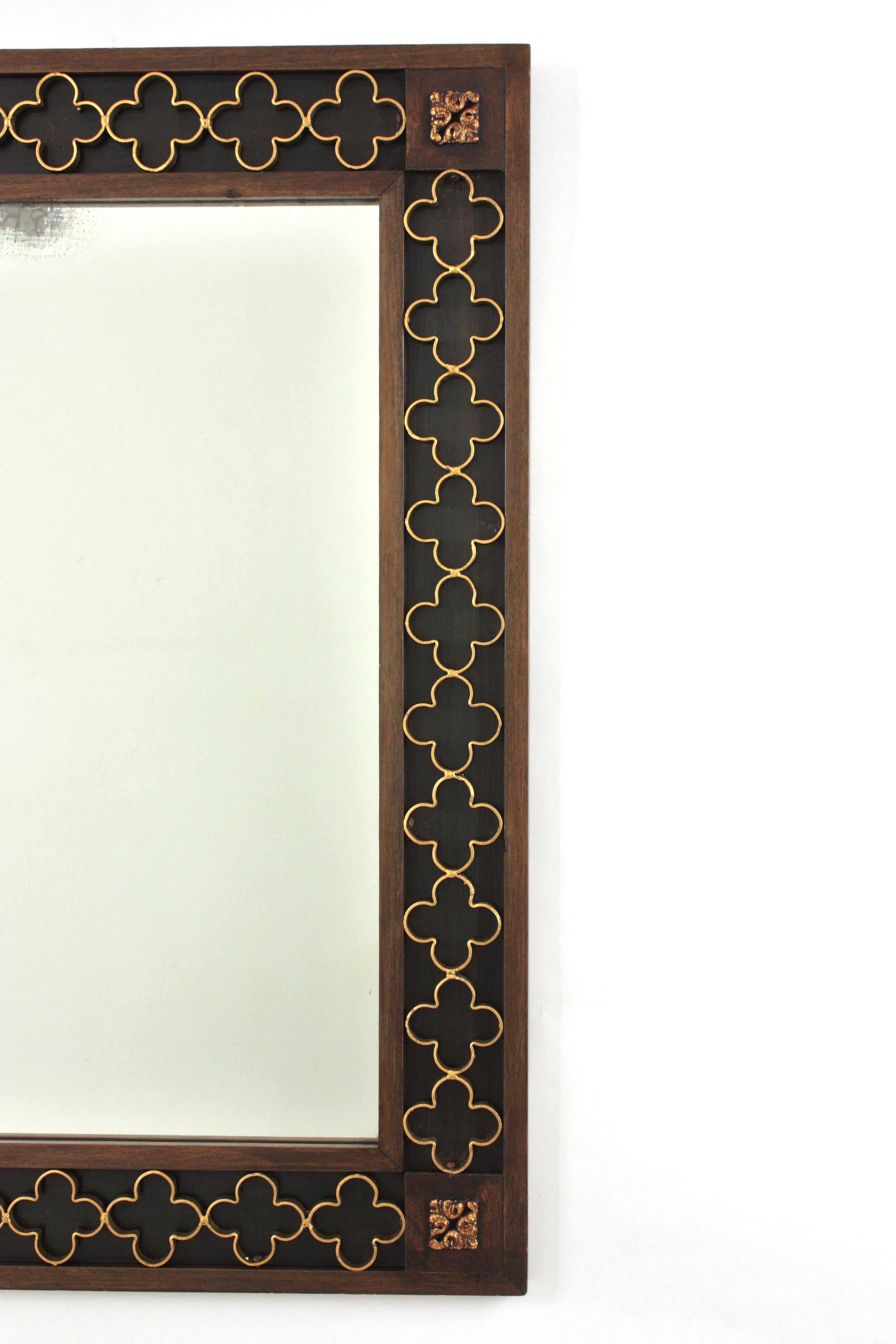 Miroir rectangulaire colonial espagnol avec rosettes en fer doré Cadre vert, années 1950 en vente 2