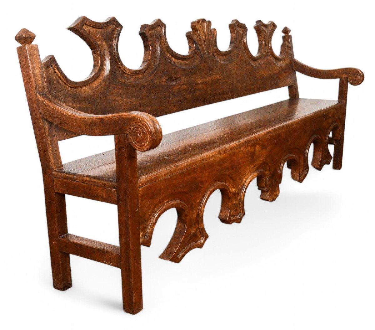 Magnifique banc colonial espagnol du 18e siècle, Circa 1780

Rare et imposant exemple de l'artisanat colonial espagnol de la fin du XVIIIe siècle, ce banc monumental témoigne à la fois de la virtuosité artistique et de la conception fonctionnelle.