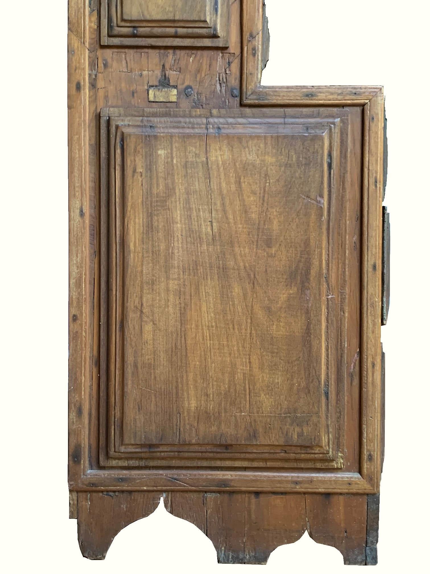 Metà XX secolo Armadio mobile in stile coloniale spagnolo - CIRCA 1930 in vendita