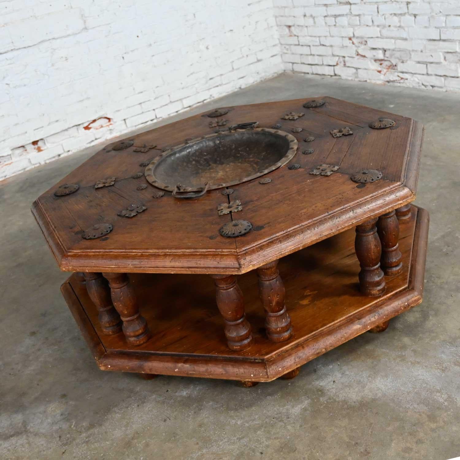 Spanish Colonial Revival Rustic Octagon Brazier Coffee Table Style Artes De Mexi In Good Condition In Topeka, KS
