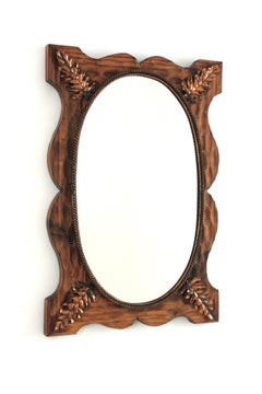 Espejo Festoneado Colonial Español de Madera Tallada con Hojas de Metal Cobreado