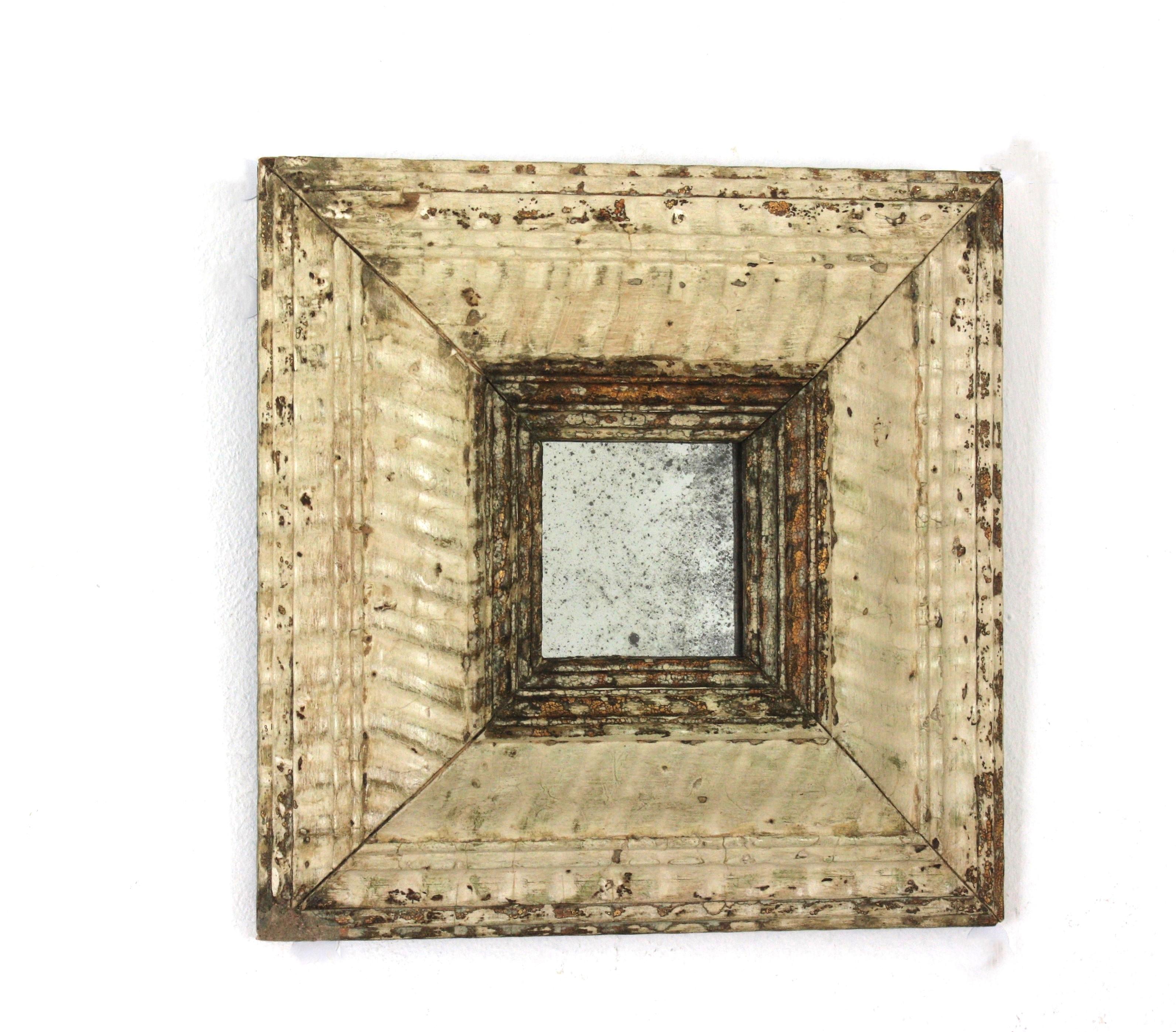 Colonial espagnol Petit miroir colonial espagnol en Wood Wood sculpté et Patina beige, 1940 en vente