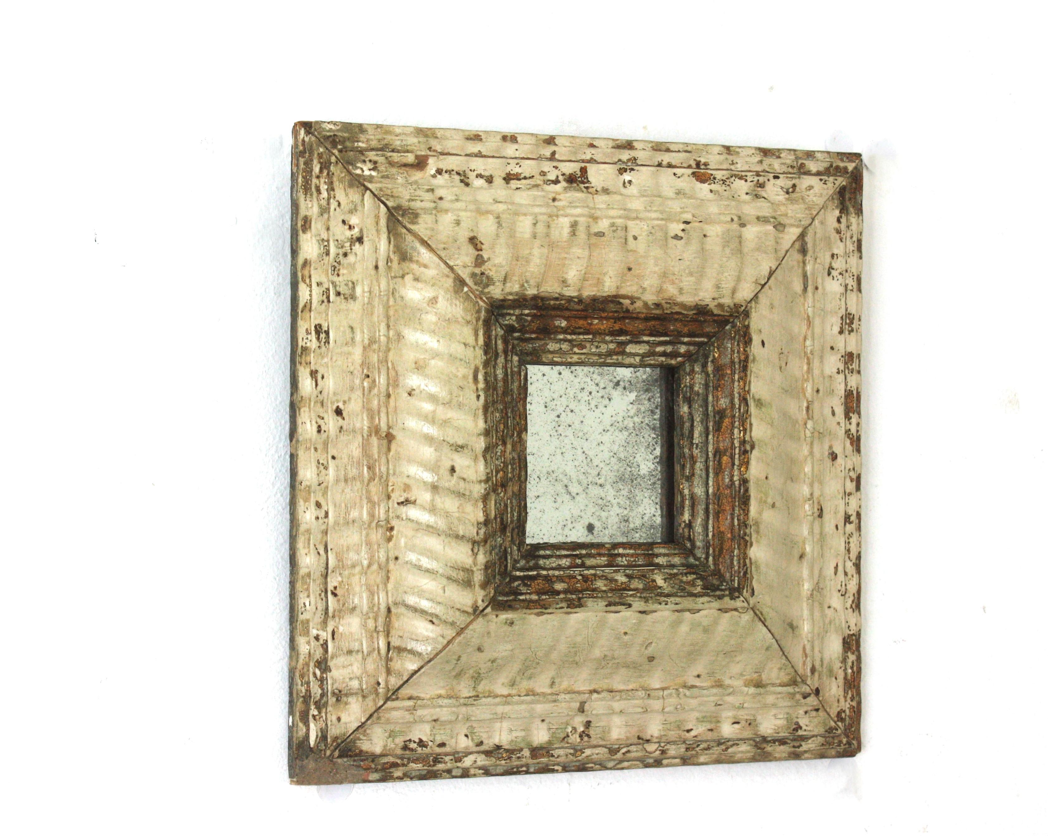 Espagnol Petit miroir colonial espagnol en Wood Wood sculpté et Patina beige, 1940 en vente