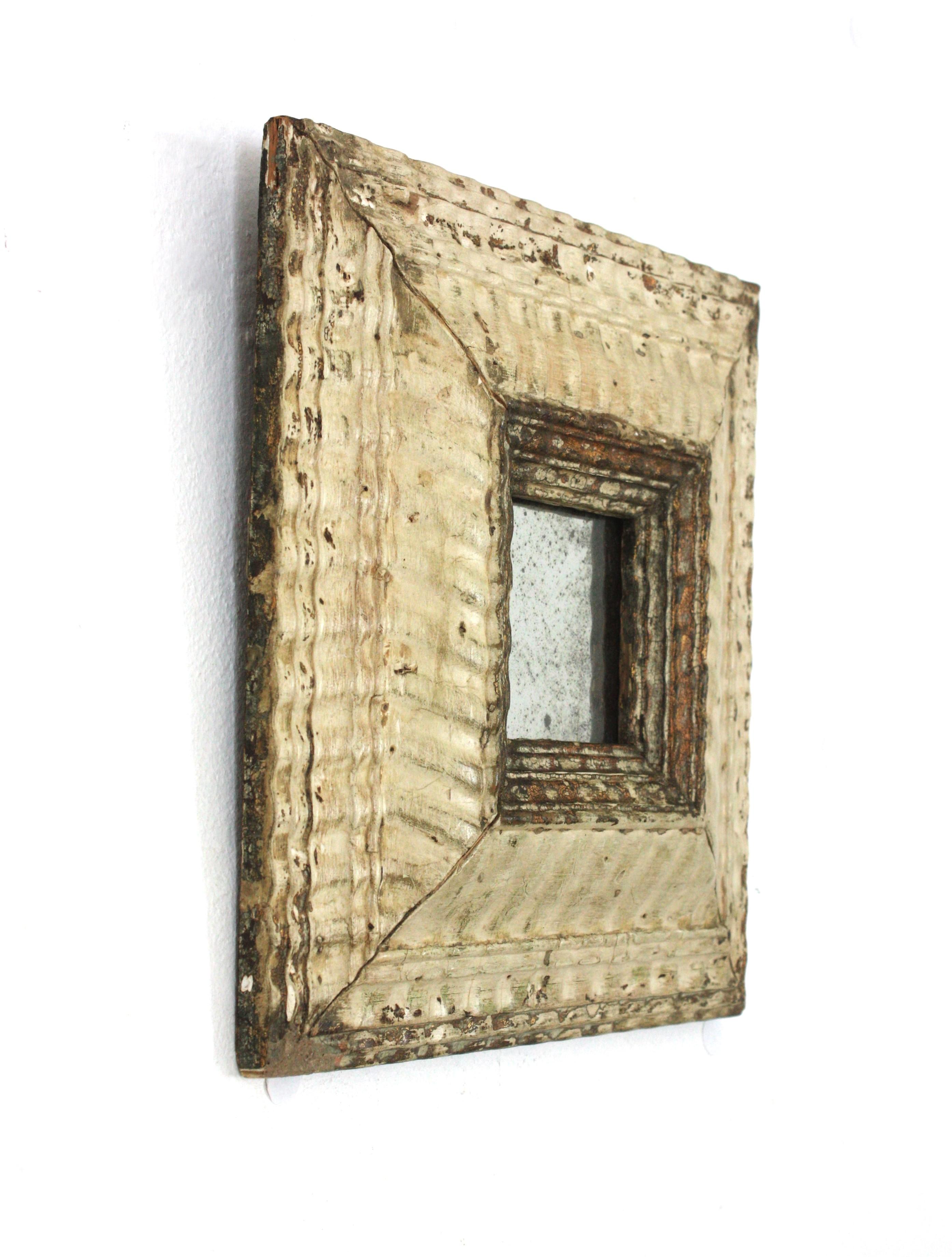 Sculpté à la main Petit miroir colonial espagnol en Wood Wood sculpté et Patina beige, 1940 en vente