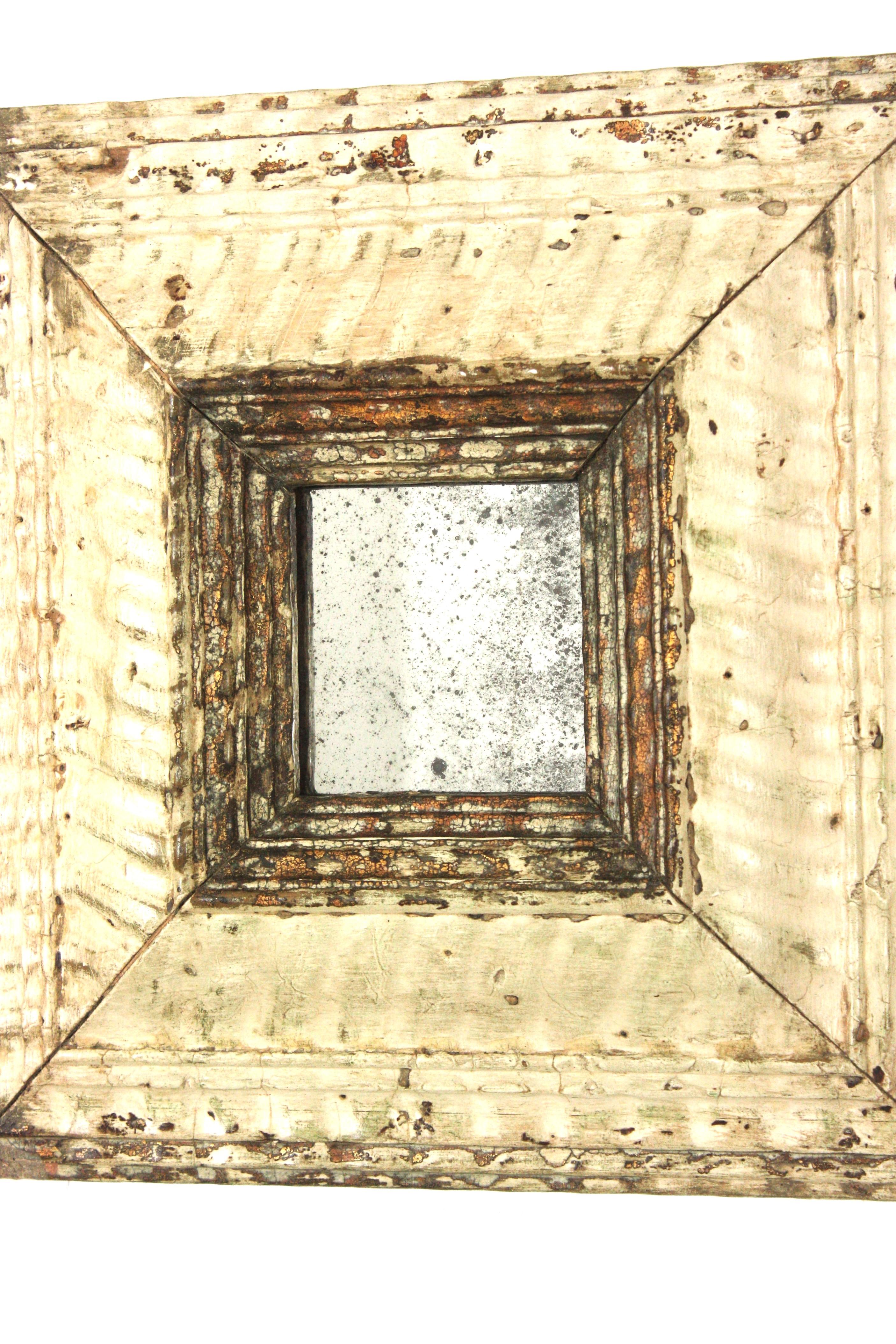 Petit miroir colonial espagnol en Wood Wood sculpté et Patina beige, 1940 en vente 1