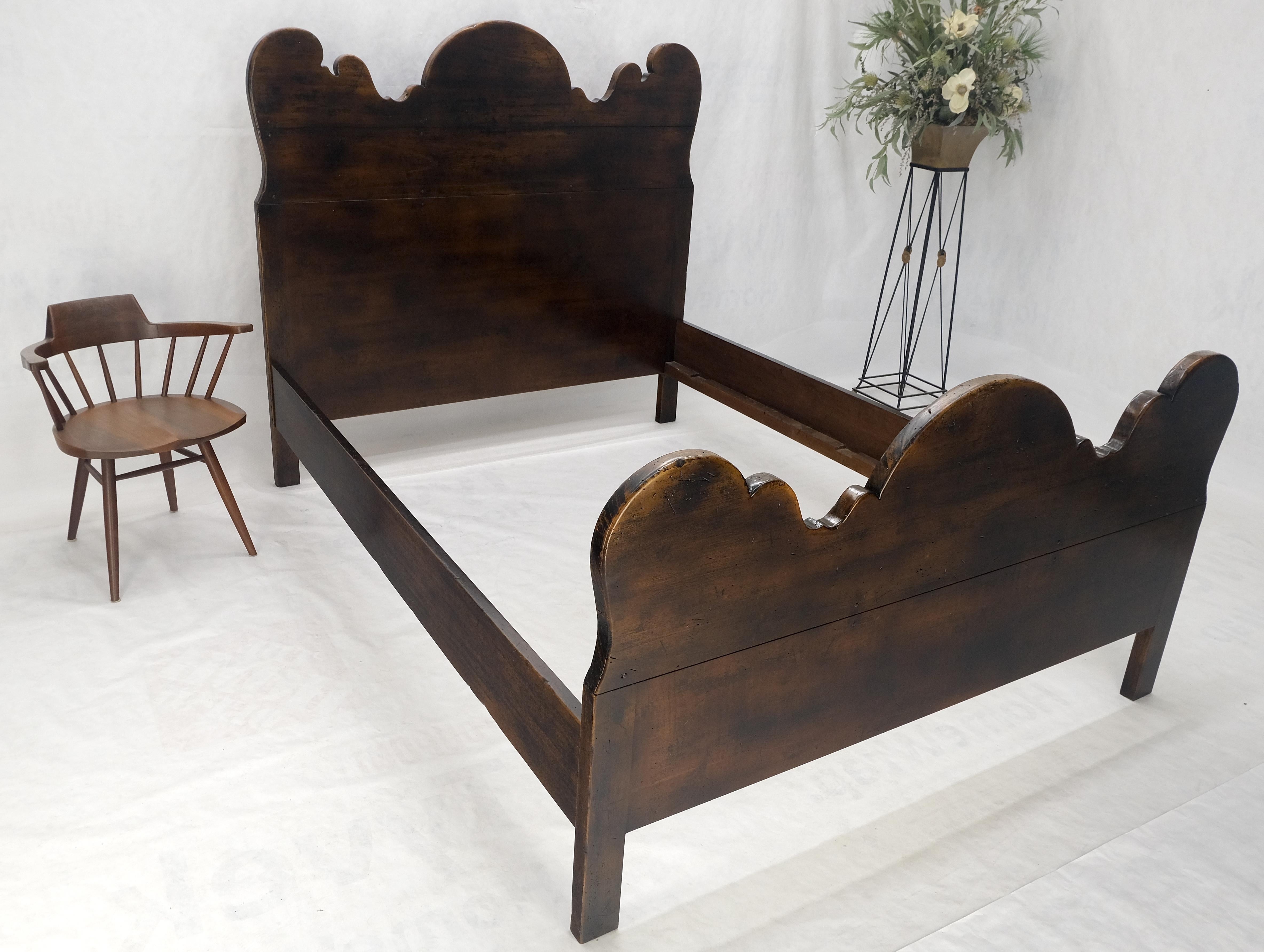 Spanish Colonial Massiv Ahorn Dunkel Made in Italy Queen Size Bett Kopfteil MINT im Angebot 2