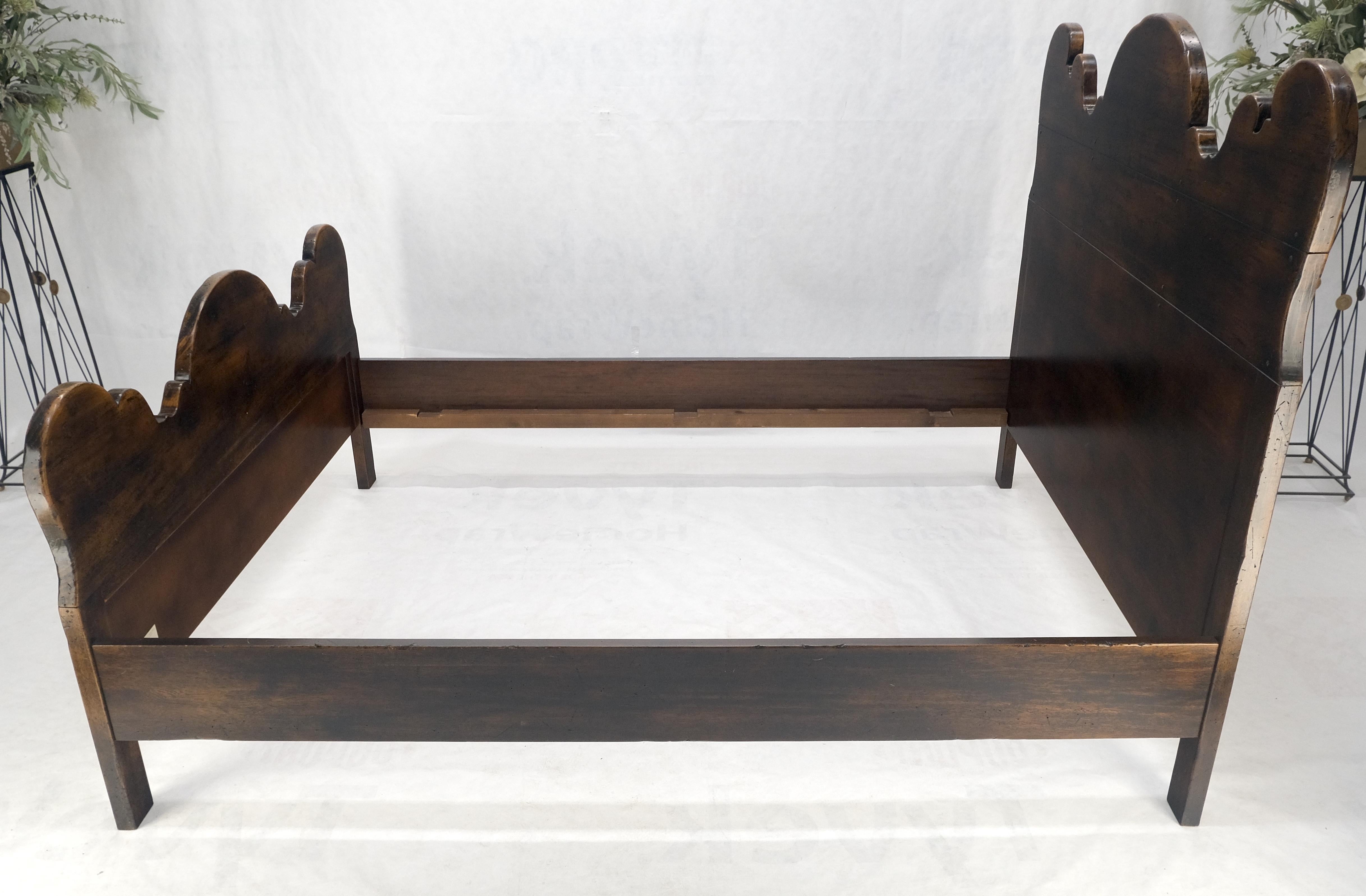 Spanish Colonial Massiv Ahorn Dunkel Made in Italy Queen Size Bett Kopfteil MINT im Angebot 3