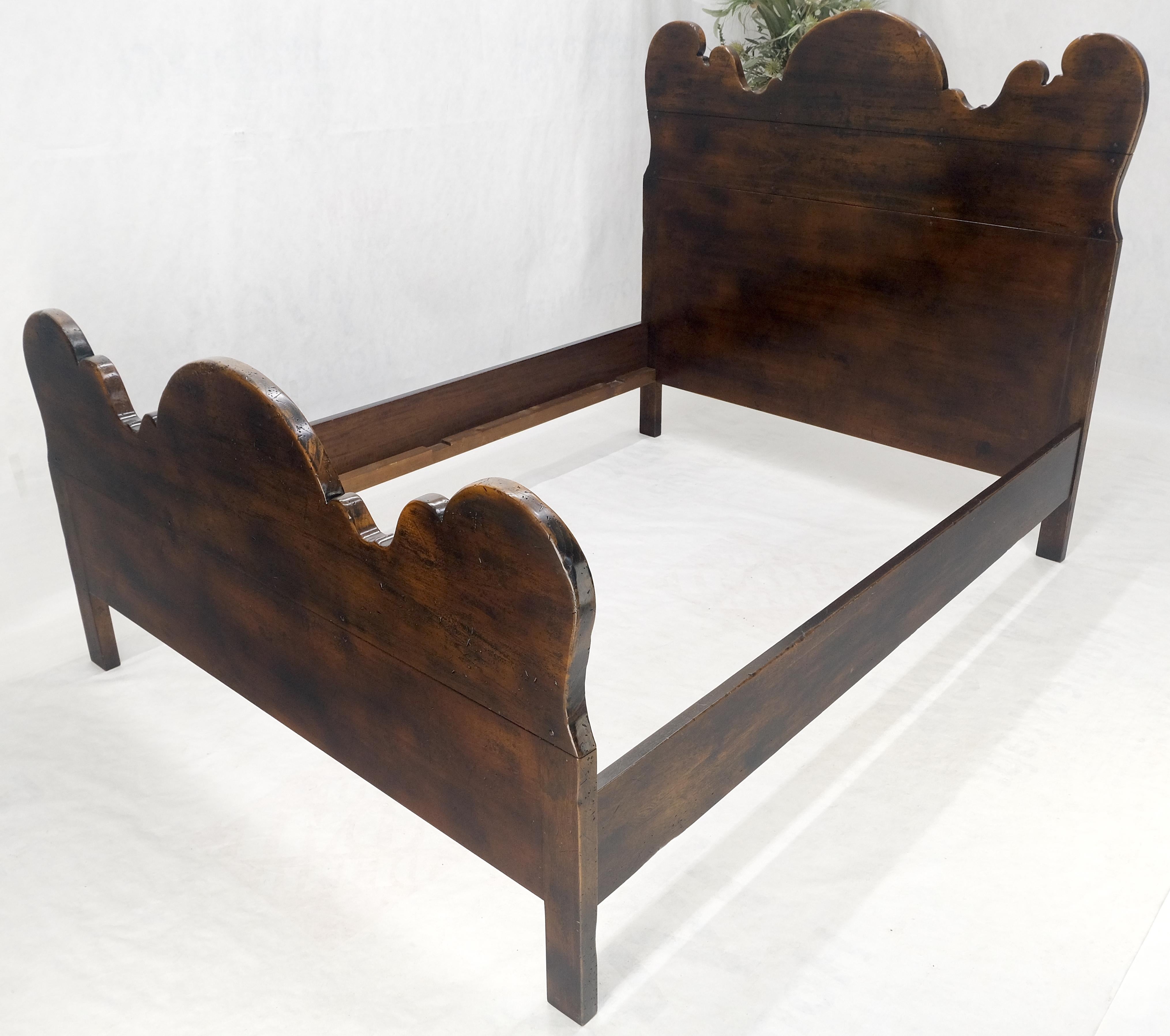 Spanish Colonial Massiv Ahorn Dunkel Made in Italy Queen Size Bett Kopfteil MINT im Angebot 6