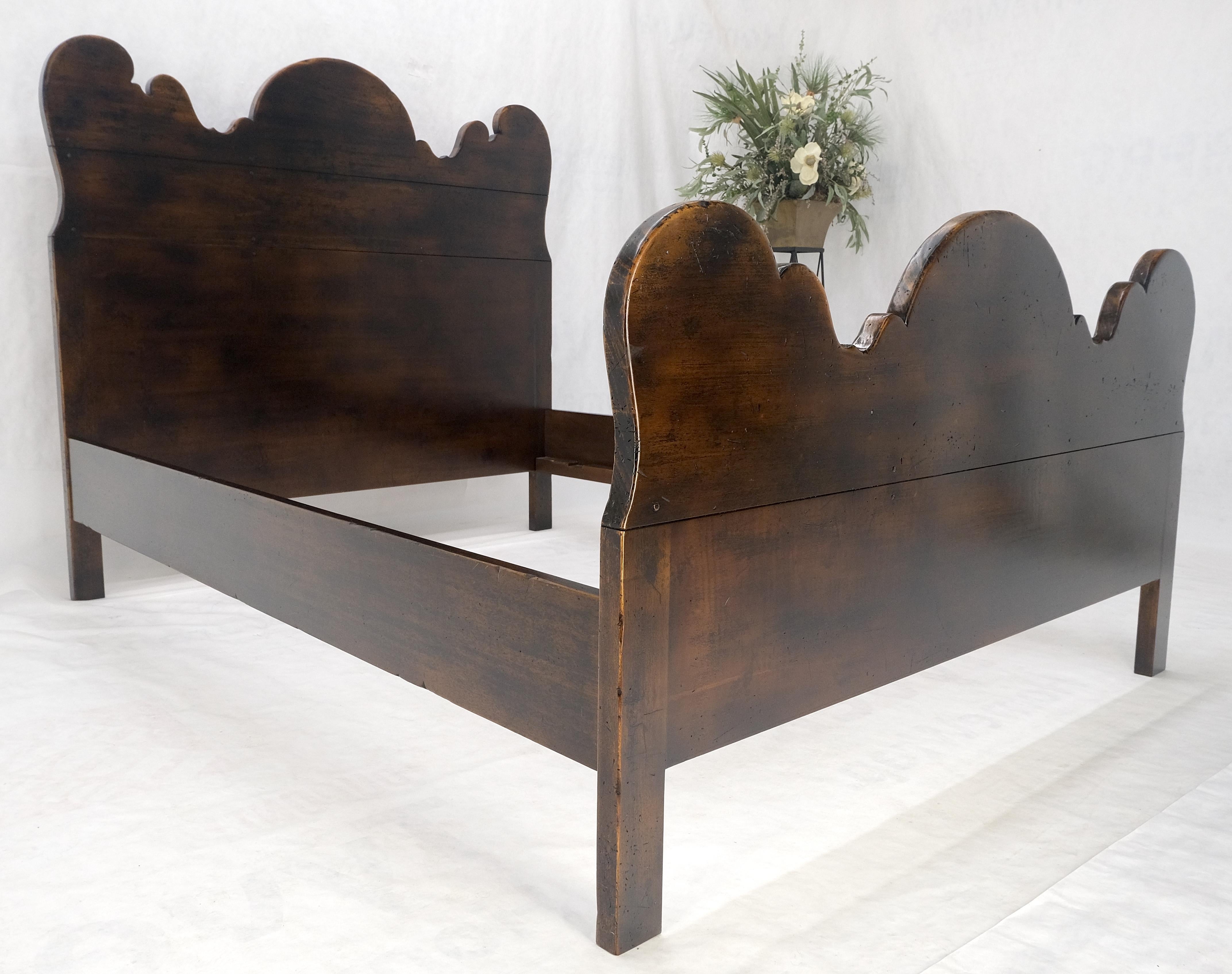 Spanish Colonial Massiv Ahorn Dunkel Made in Italy Queen Size Bett Kopfteil MINT (Lackiert) im Angebot