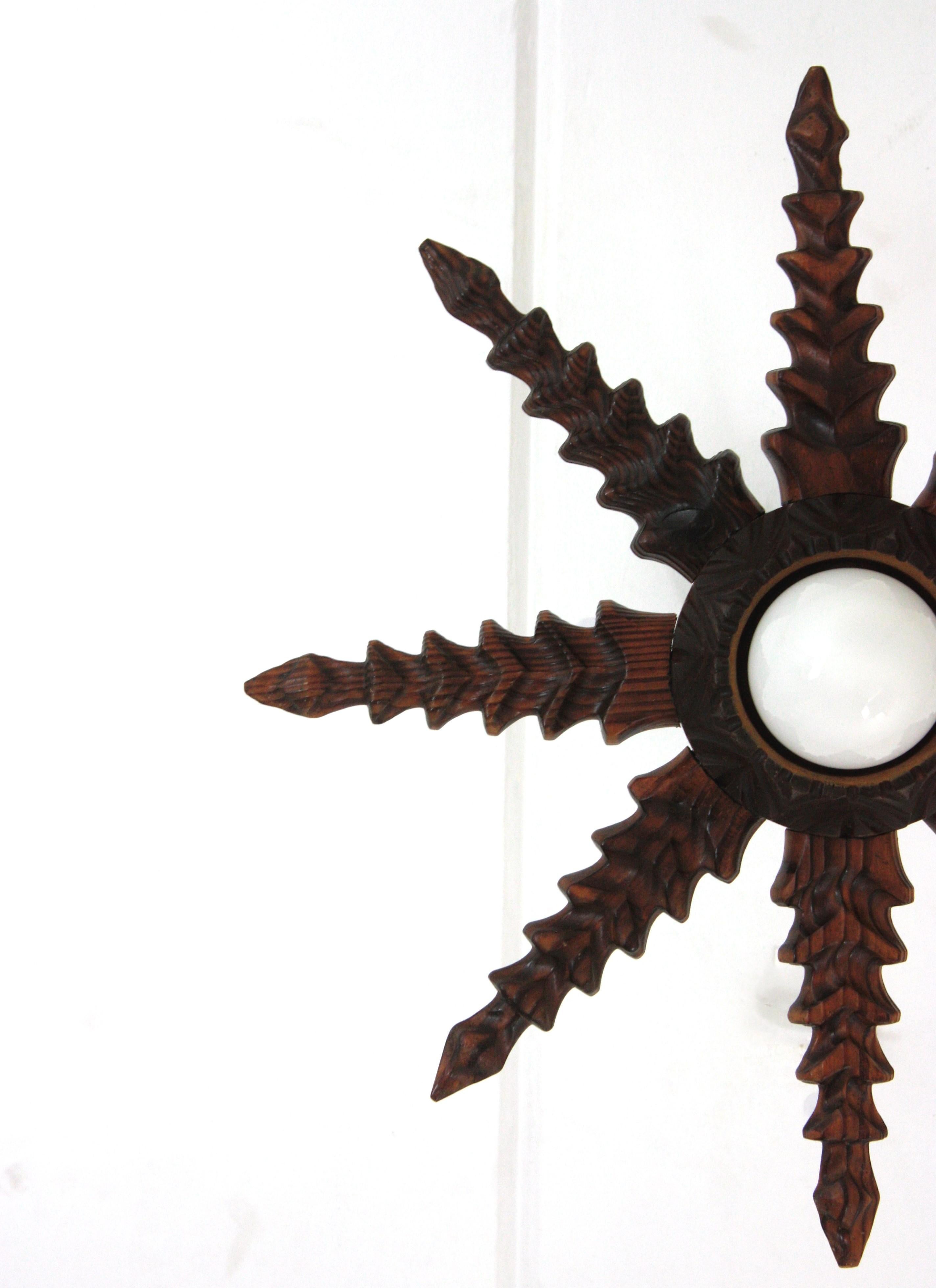 Lampe pendante à étoile en bois sculpté de style colonial espagnol, années 1940 en vente 3