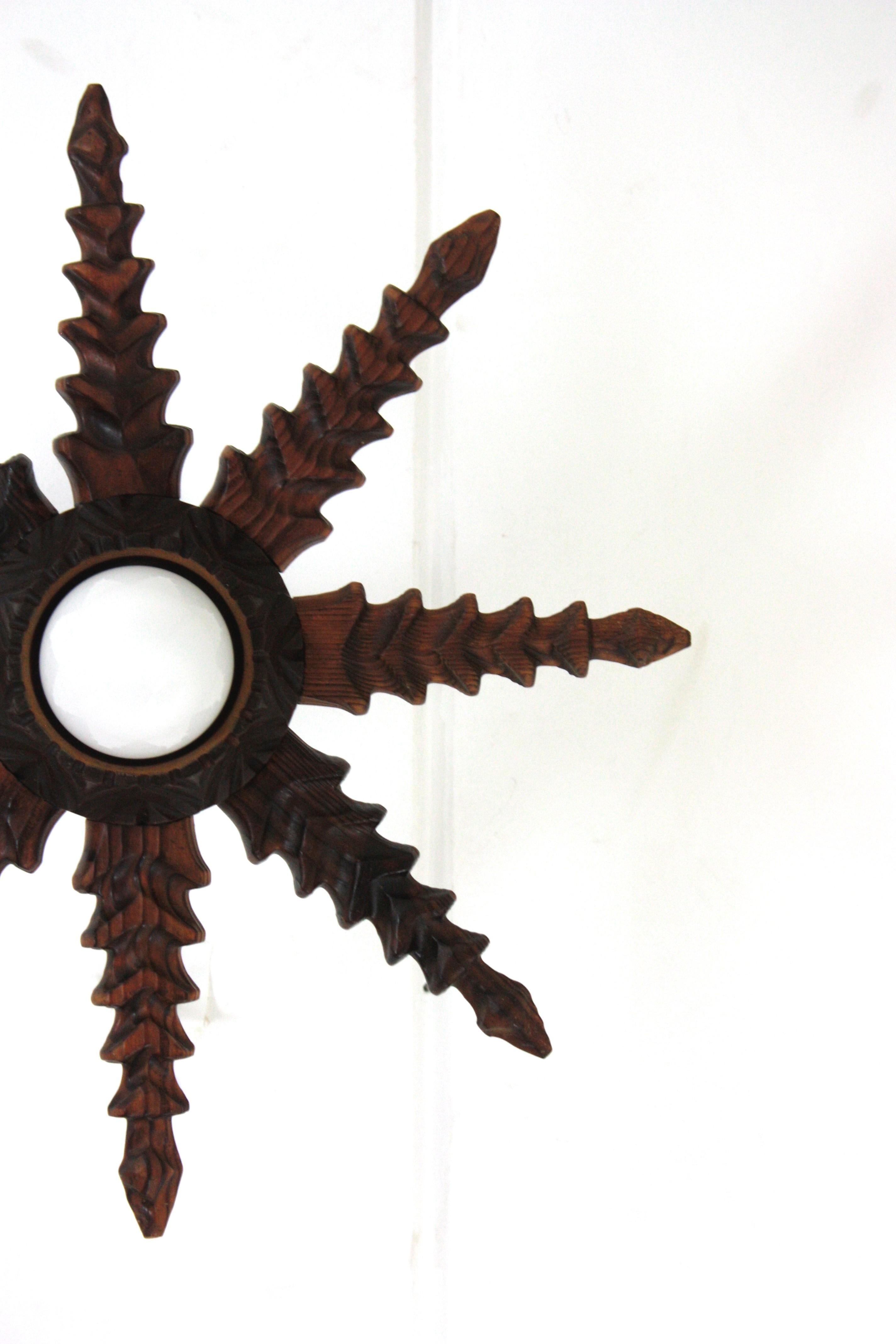 Lampe pendante à étoile en bois sculpté de style colonial espagnol, années 1940 en vente 4