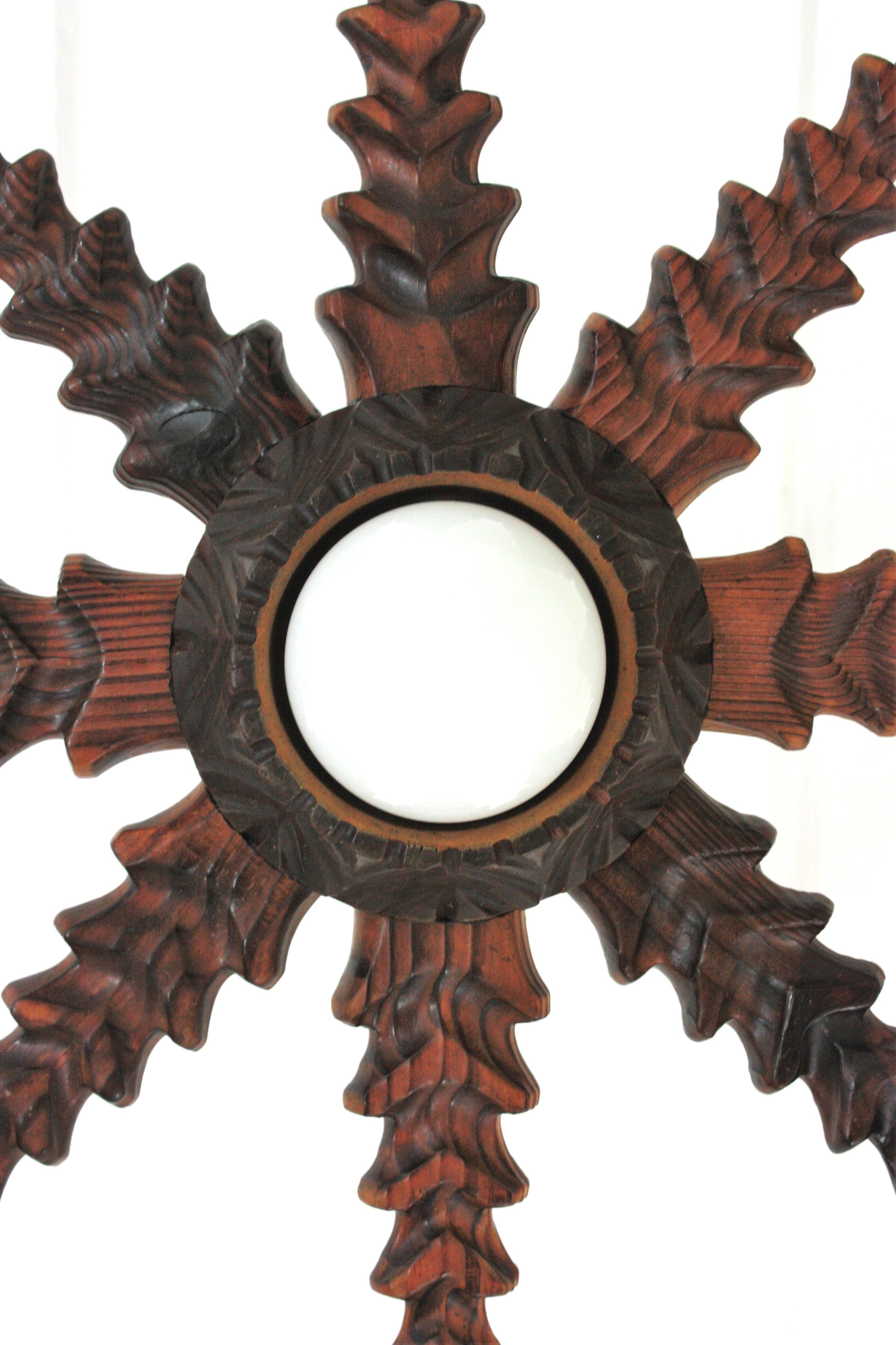 Lampe pendante à étoile en bois sculpté de style colonial espagnol, années 1940 en vente 5