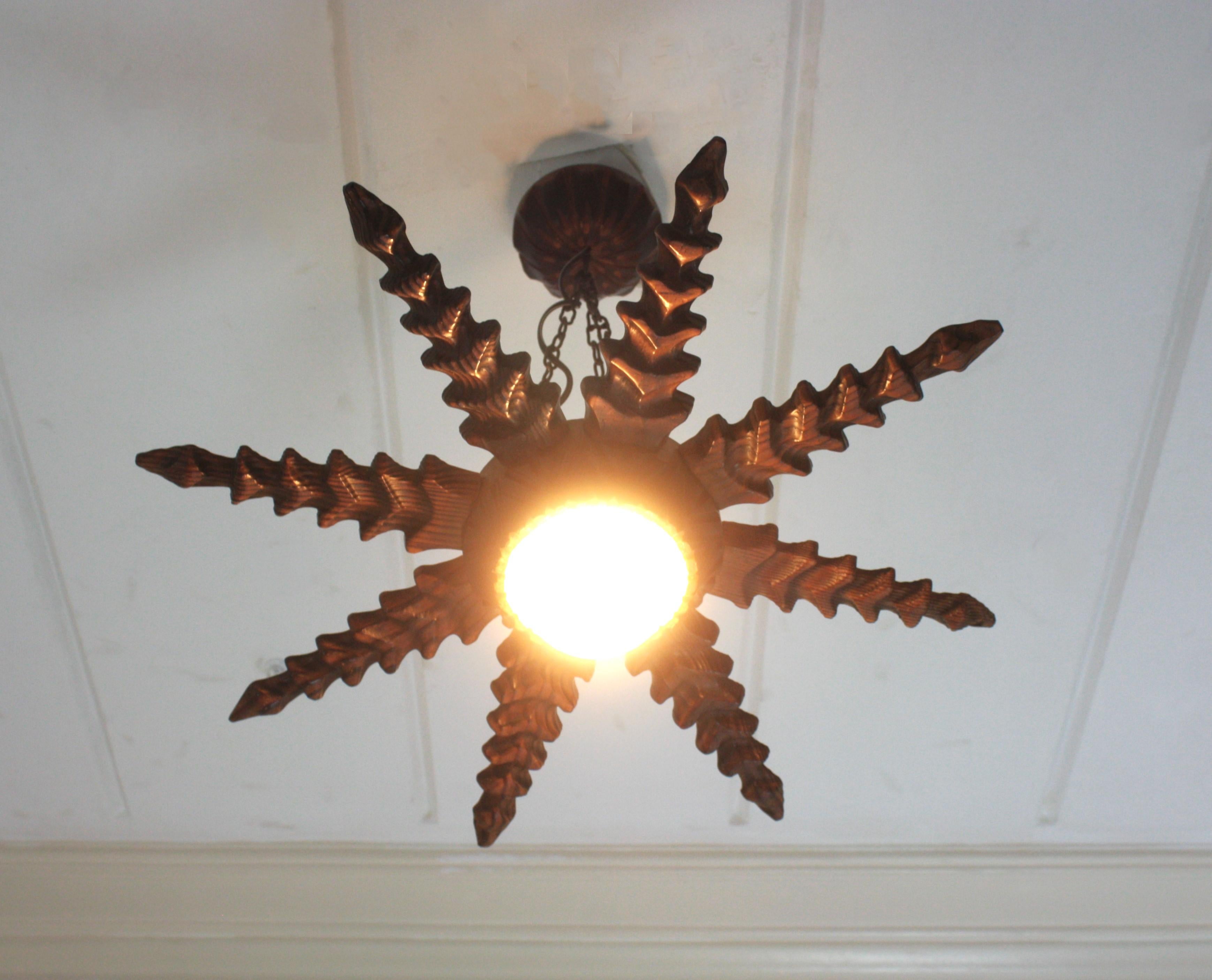 Lampe pendante à étoile en bois sculpté de style colonial espagnol, années 1940 en vente 8