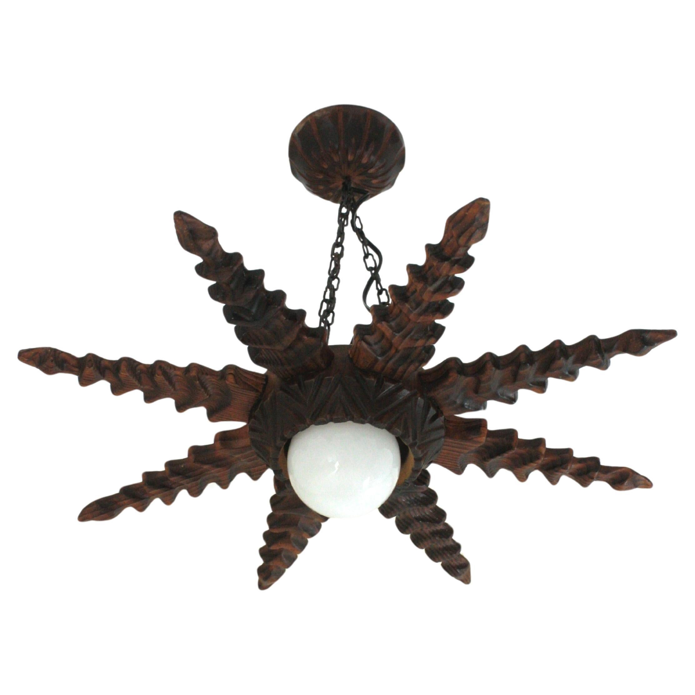 Lampe pendante à étoile en bois sculpté de style colonial espagnol, années 1940 en vente