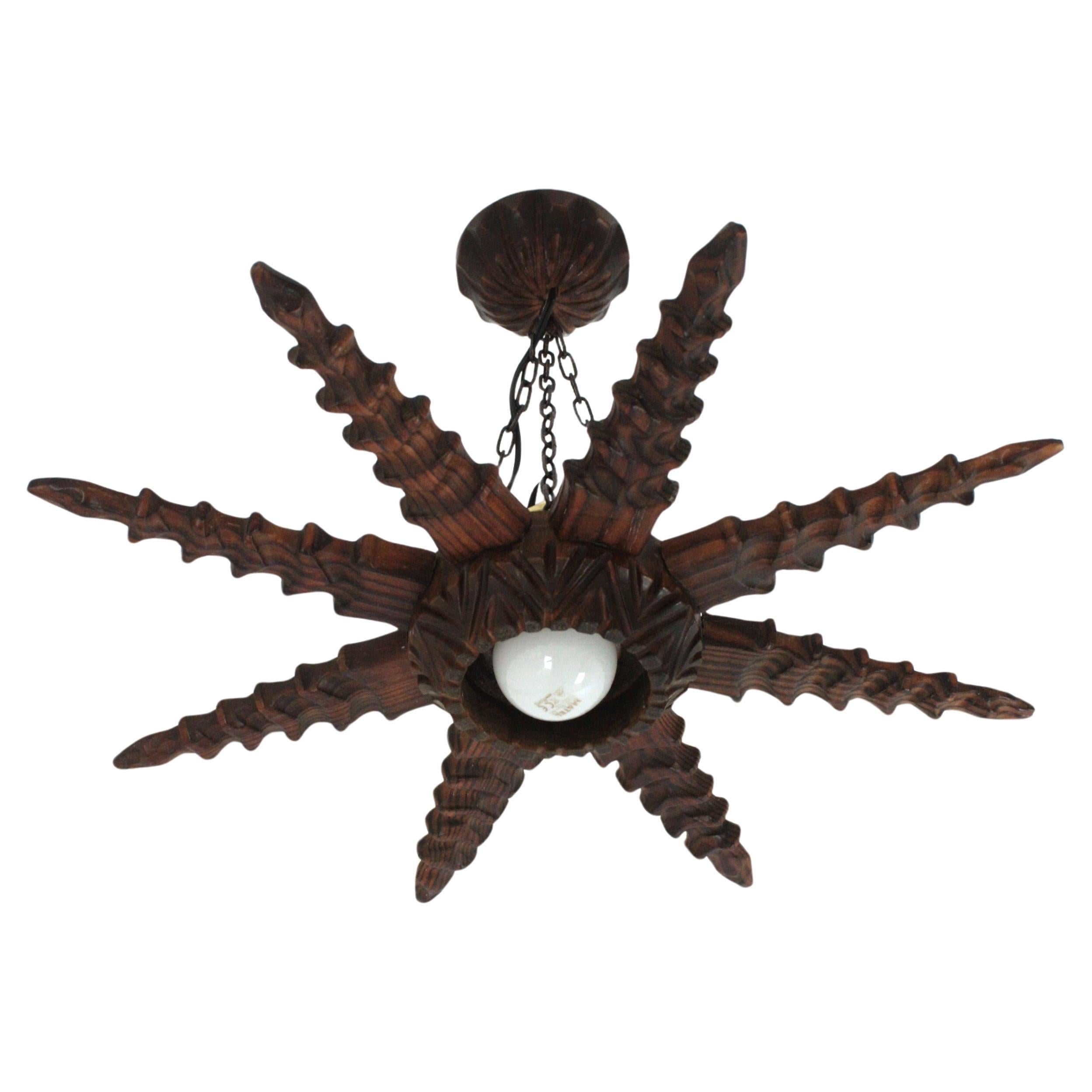 Colgante Colonial Español de Madera Tallada, Década de 1940 en venta