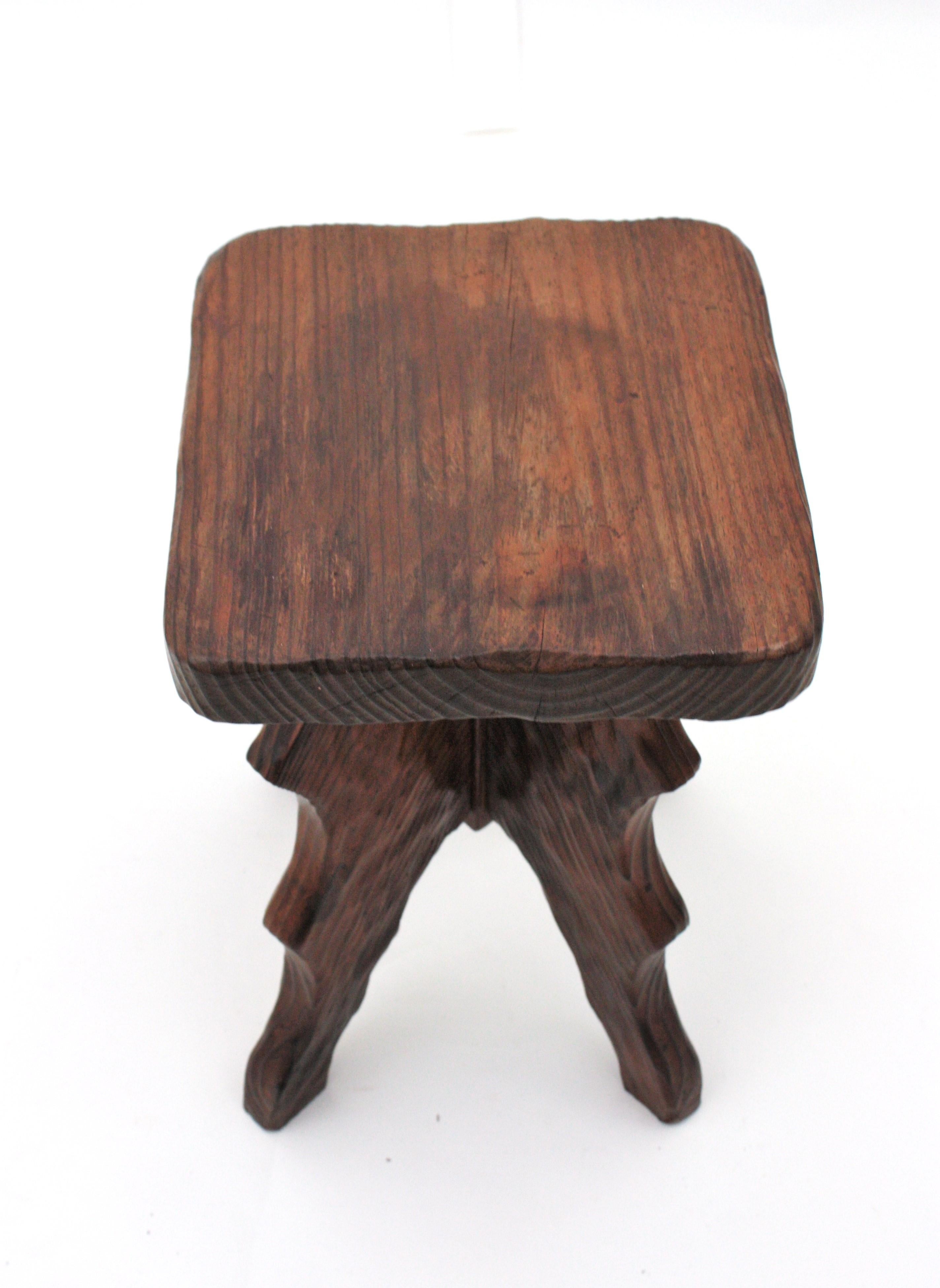 Tabouret/table d'appoint colonial espagnol en bois sculpté, années 1940 en vente 4