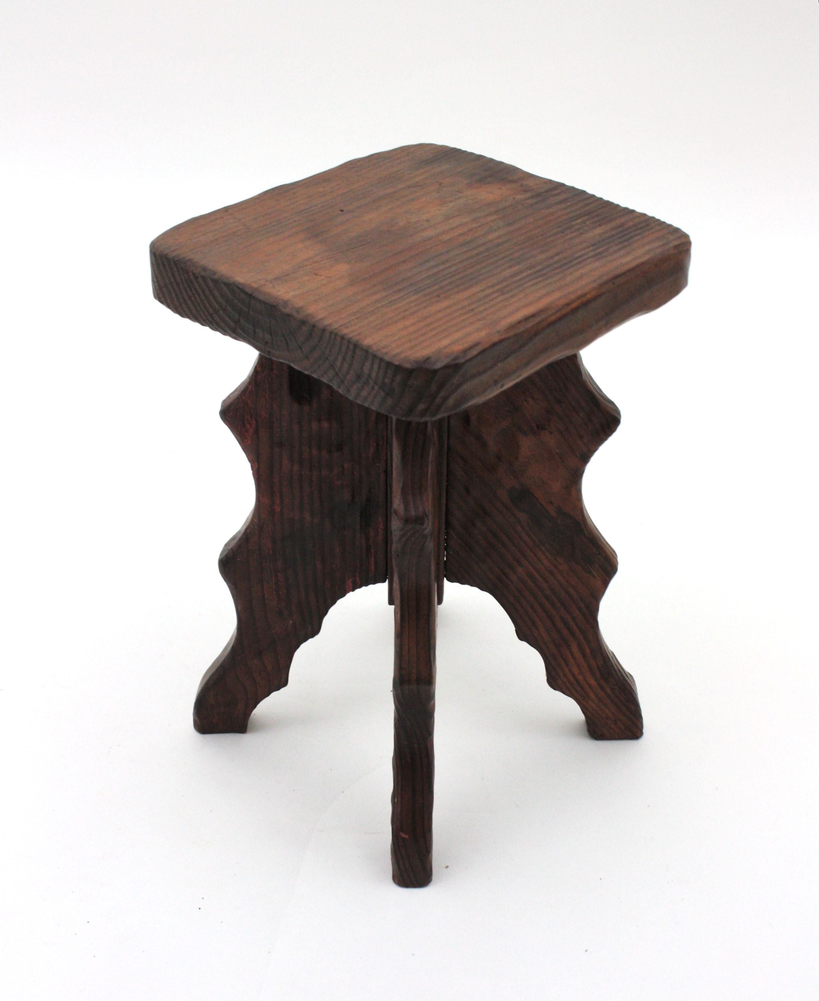 Tabouret/table d'appoint colonial espagnol en bois sculpté, années 1940 en vente 5