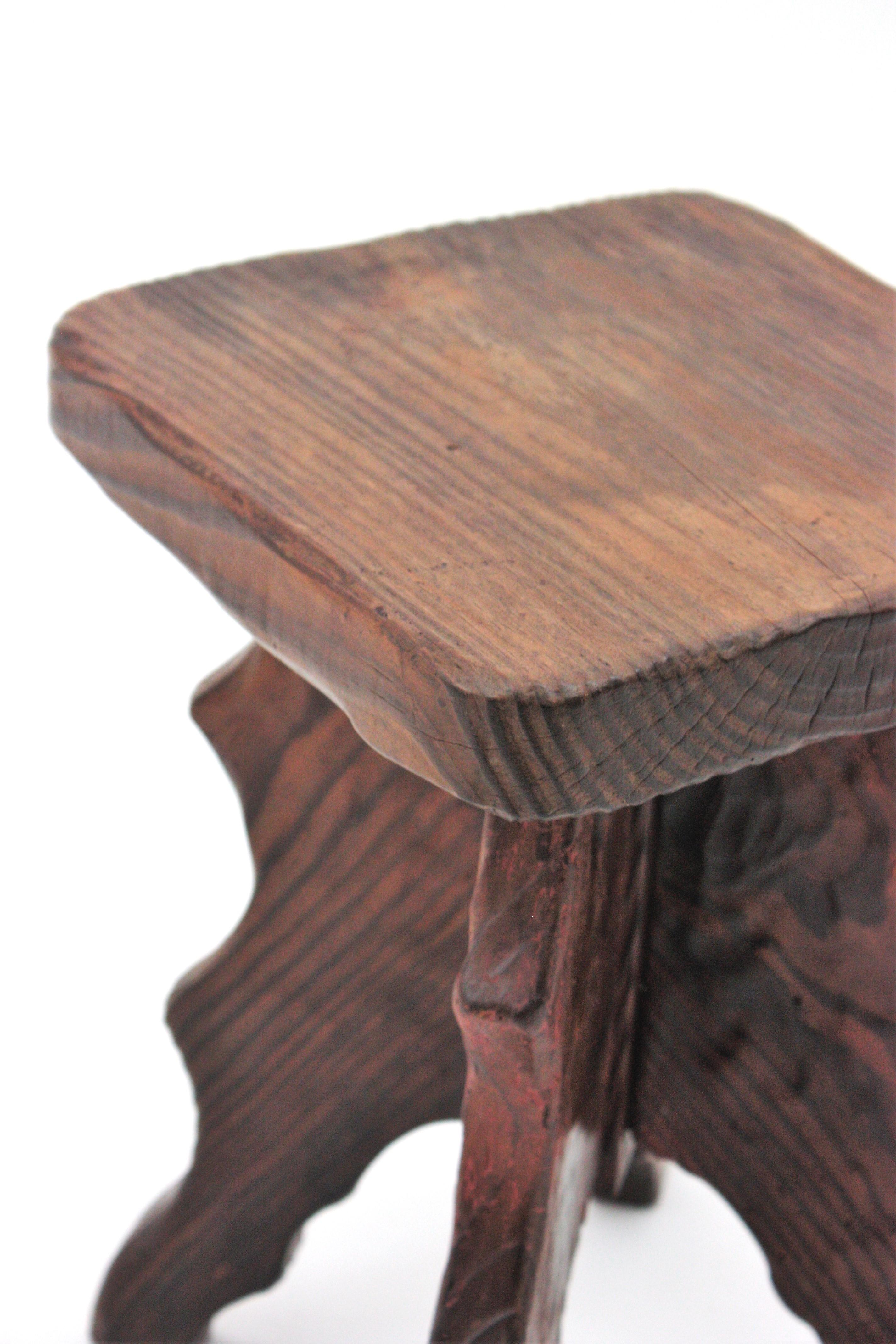 Espagnol Tabouret/table d'appoint colonial espagnol en bois sculpté, années 1940 en vente