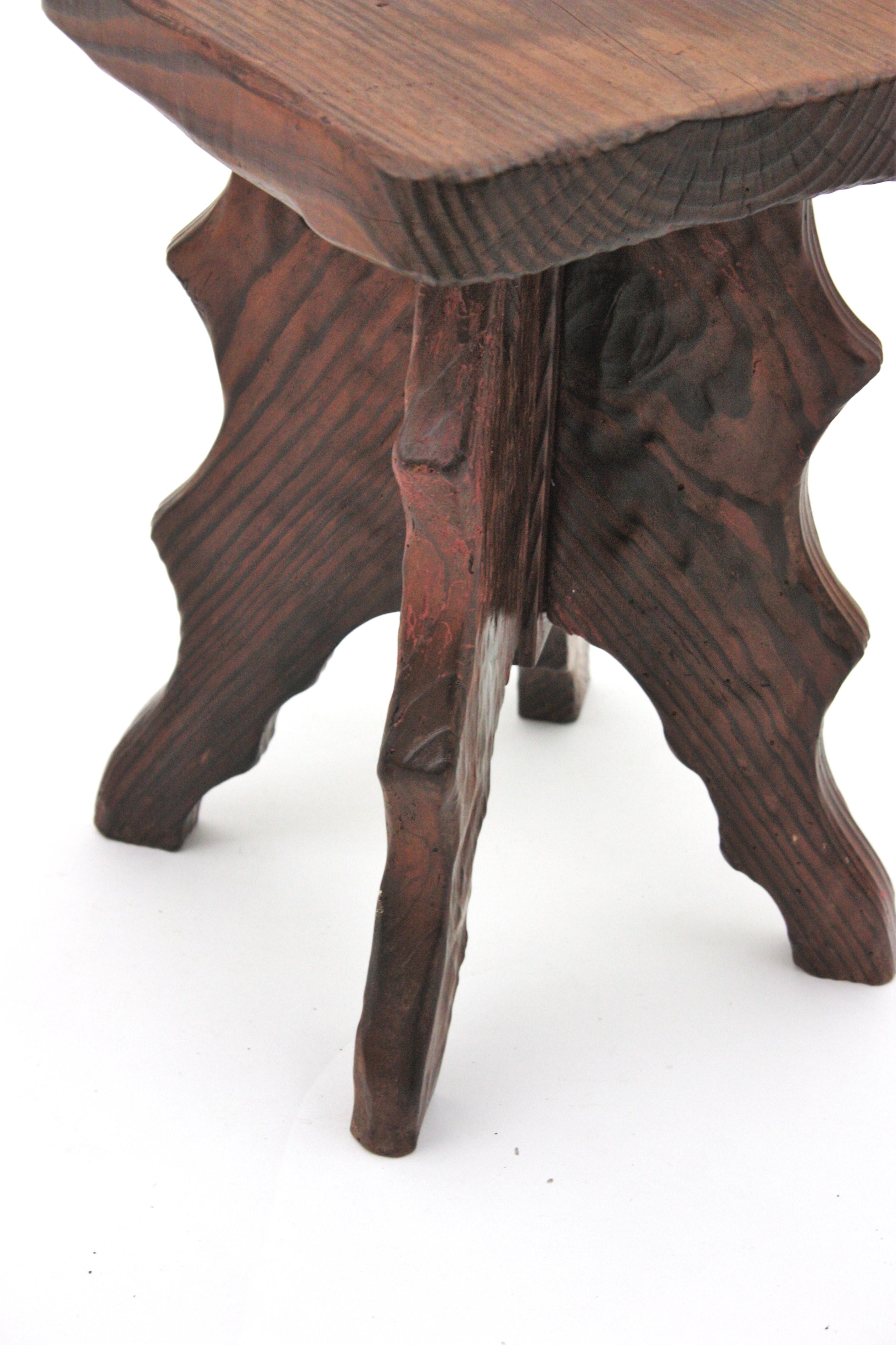 Tabouret/table d'appoint colonial espagnol en bois sculpté, années 1940 en vente 1