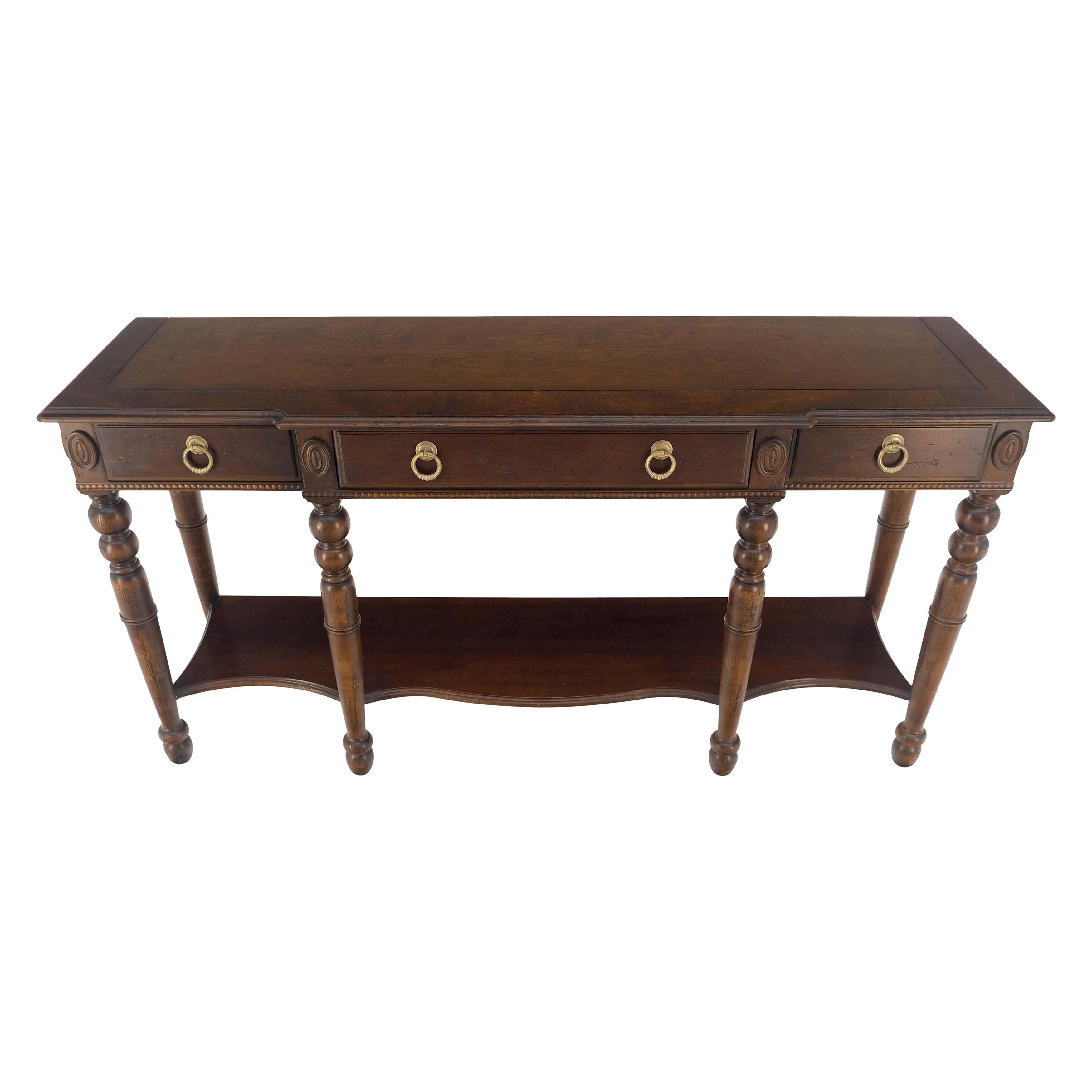 Table console à 3 tiroirs, 60" de large, style Coloni, crédence, poignées en laiton en vente