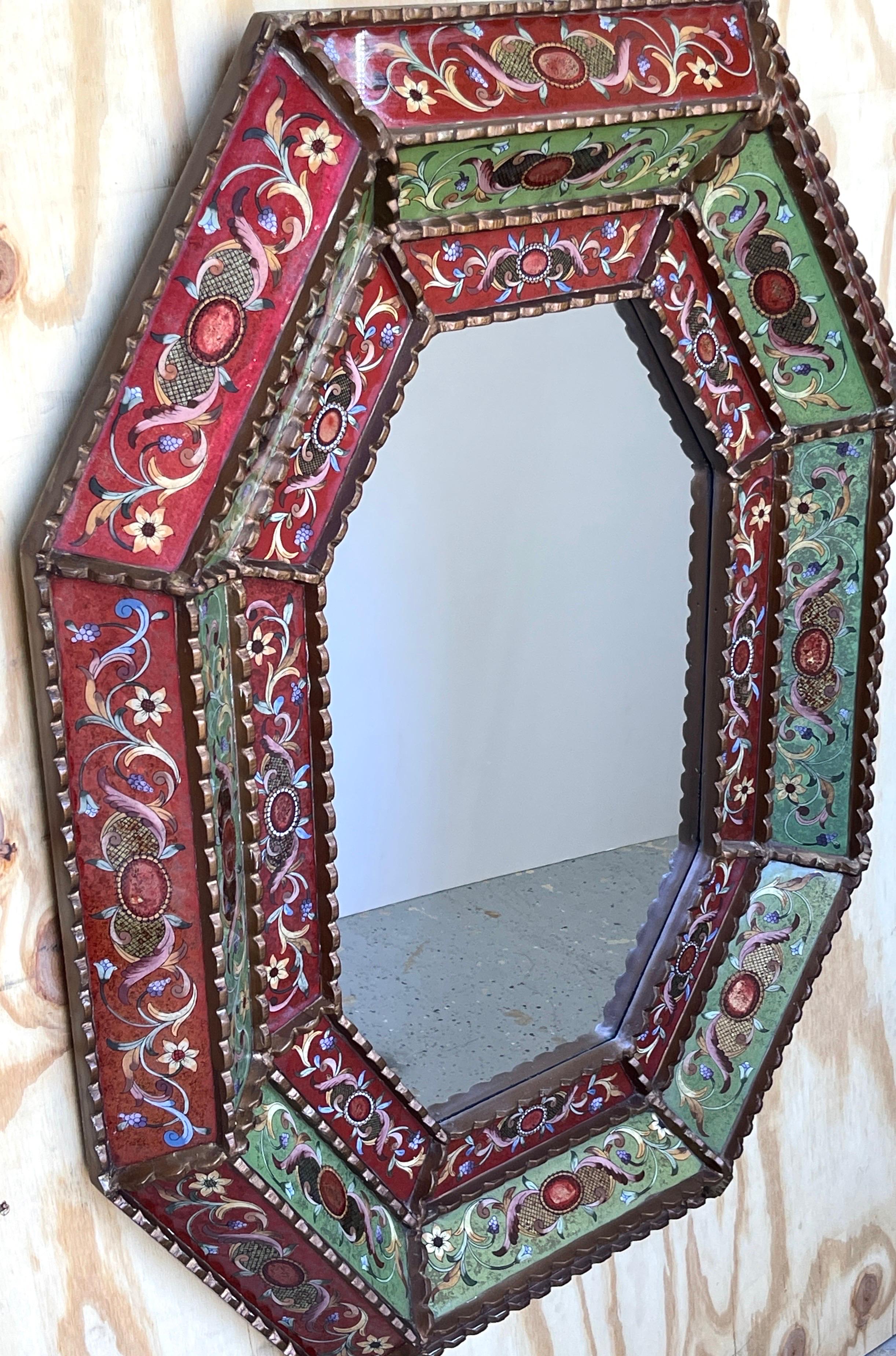 Colonial espagnol Miroir de style colonial espagnol en bois doré et verrre églomisé en vente