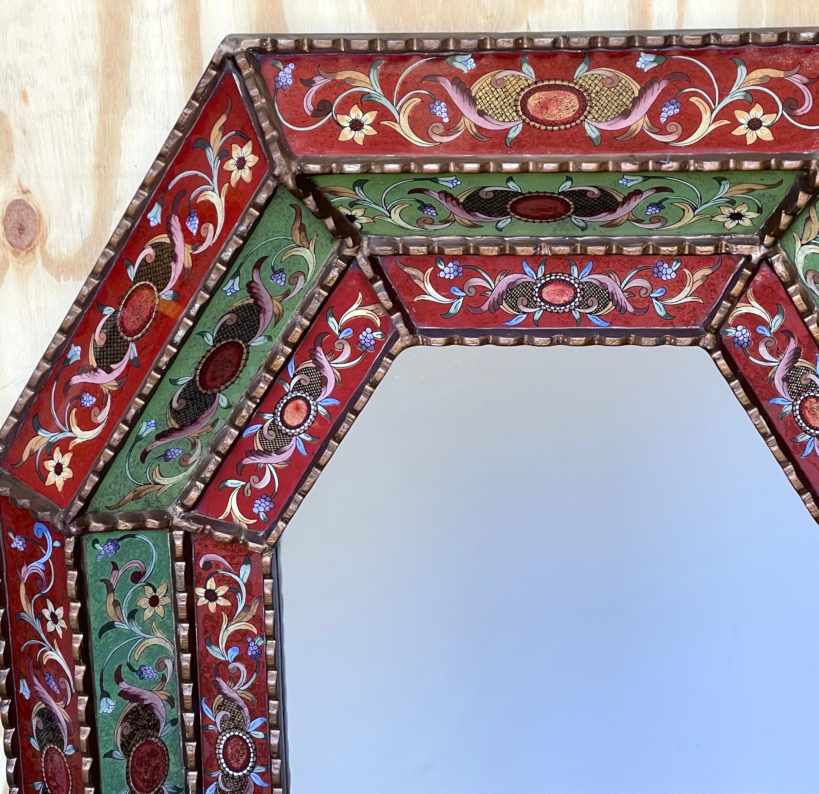 Sculpté Miroir de style colonial espagnol en bois doré et verrre églomisé en vente