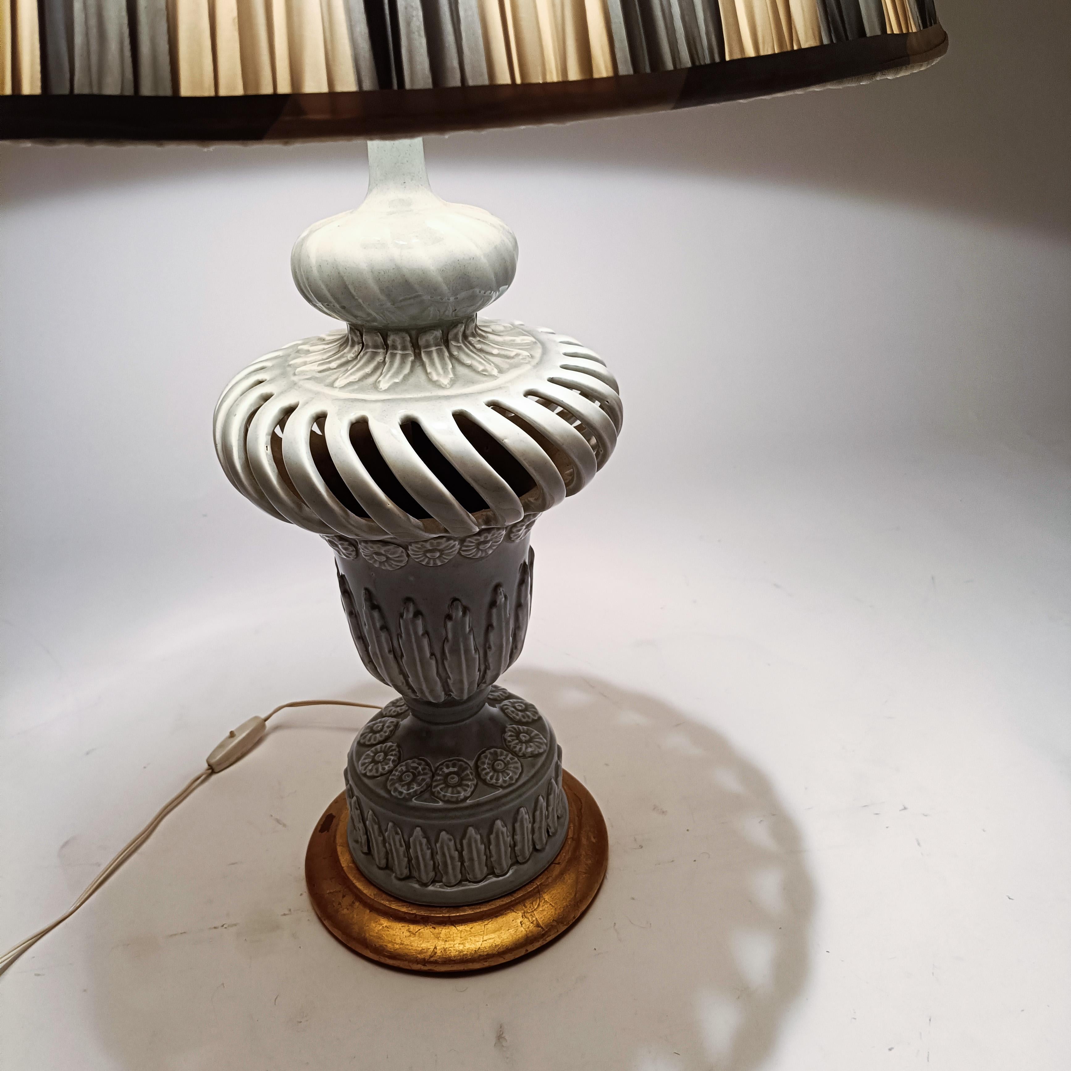 Spanish Colonial style. Handmade ceramic table lamp from Manises, Spain, 1960s For Sale 5