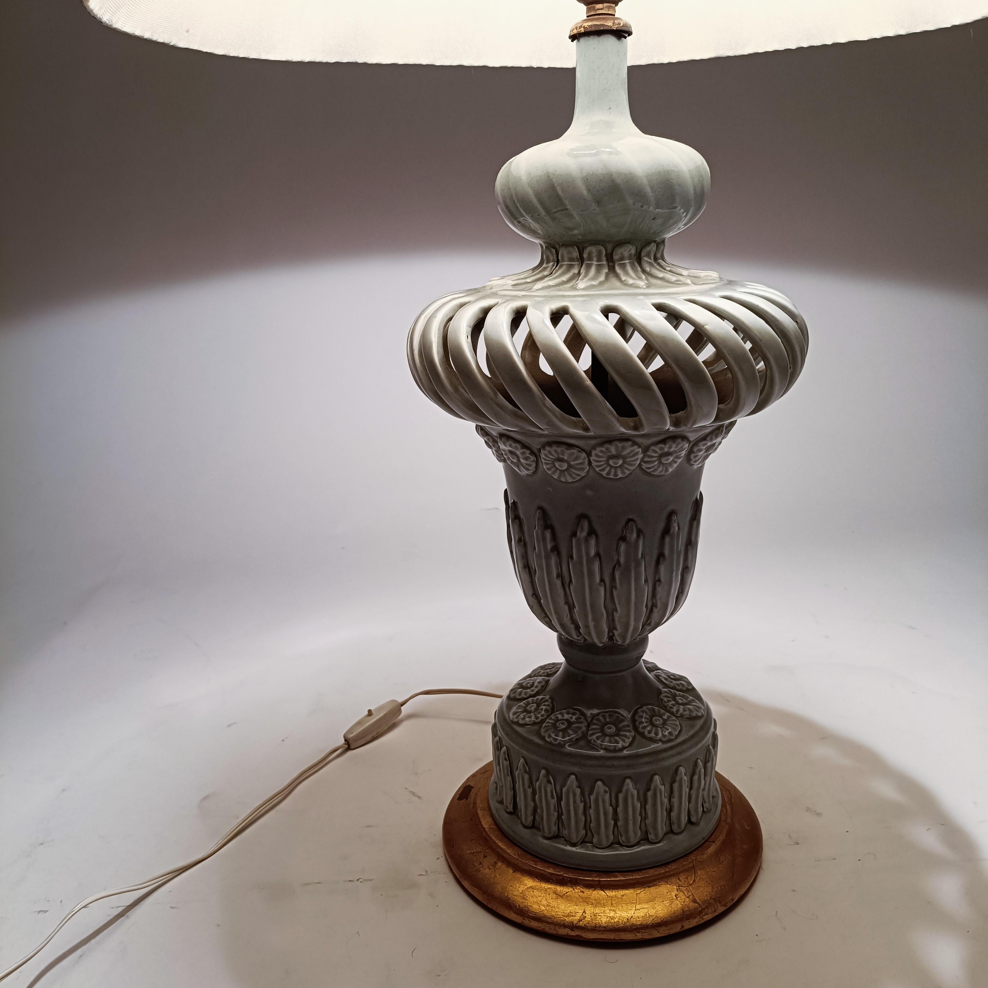 Spanish Colonial style. Handmade ceramic table lamp from Manises, Spain, 1960s For Sale 6