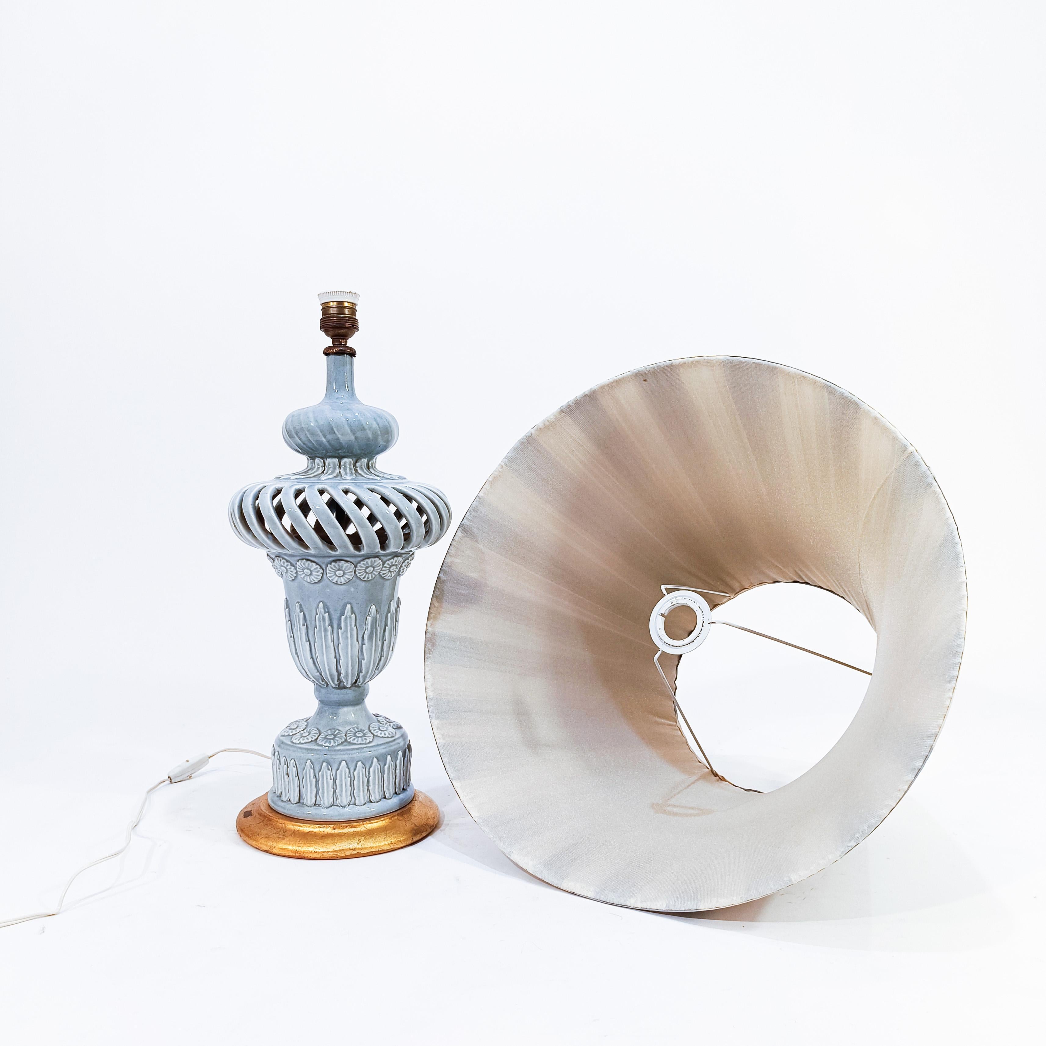 Spanish Colonial style. Handmade ceramic table lamp from Manises, Spain, 1960s For Sale 11