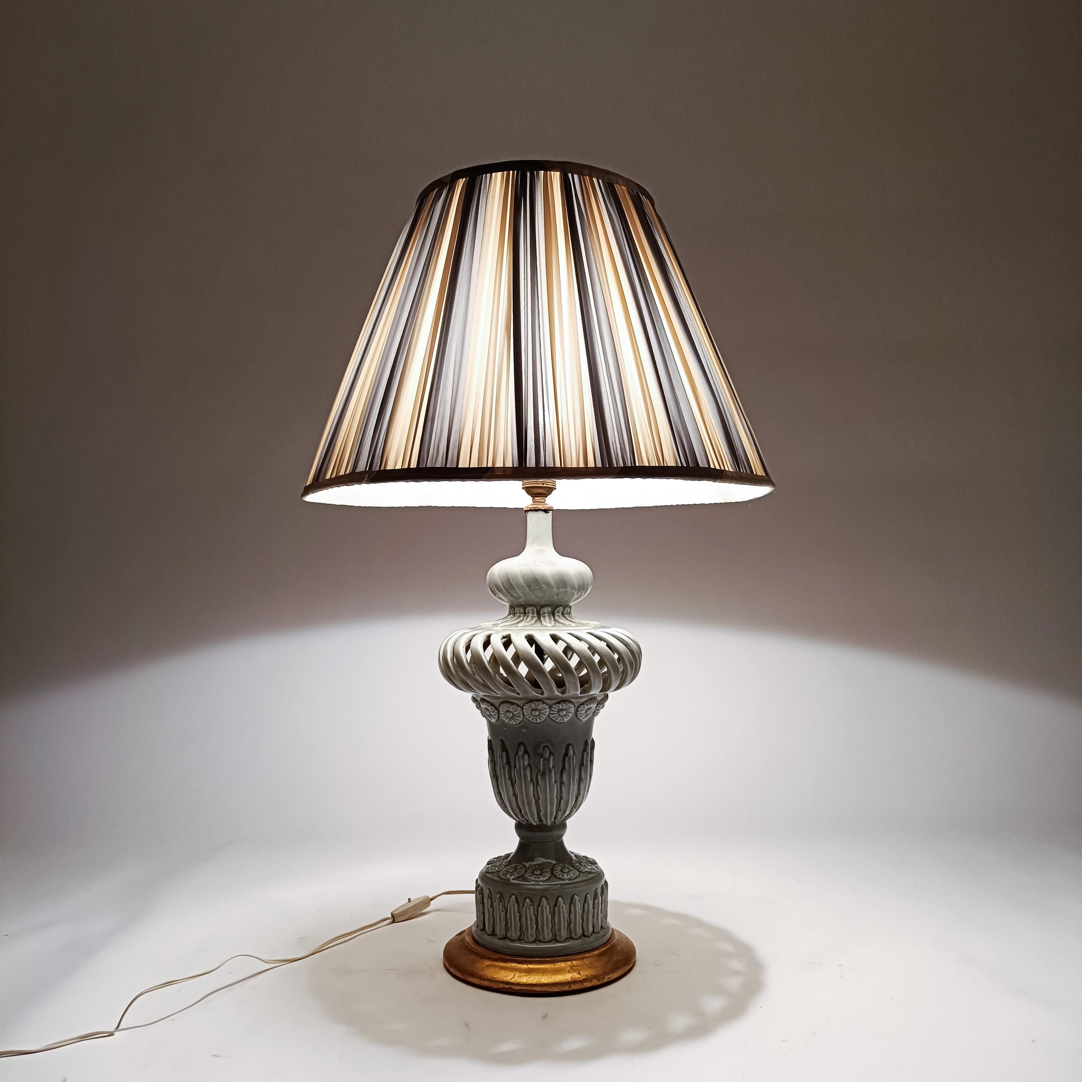 Spanish Colonial style. Handmade ceramic table lamp from Manises, Spain, 1960s For Sale 1