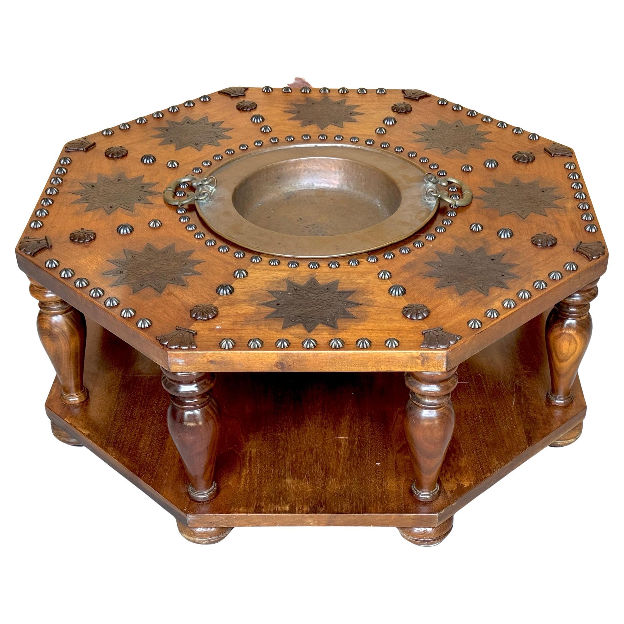 Table à brasero octogonale de style colonial espagnol, montures en bronze, début et milieu du 20e siècle en vente