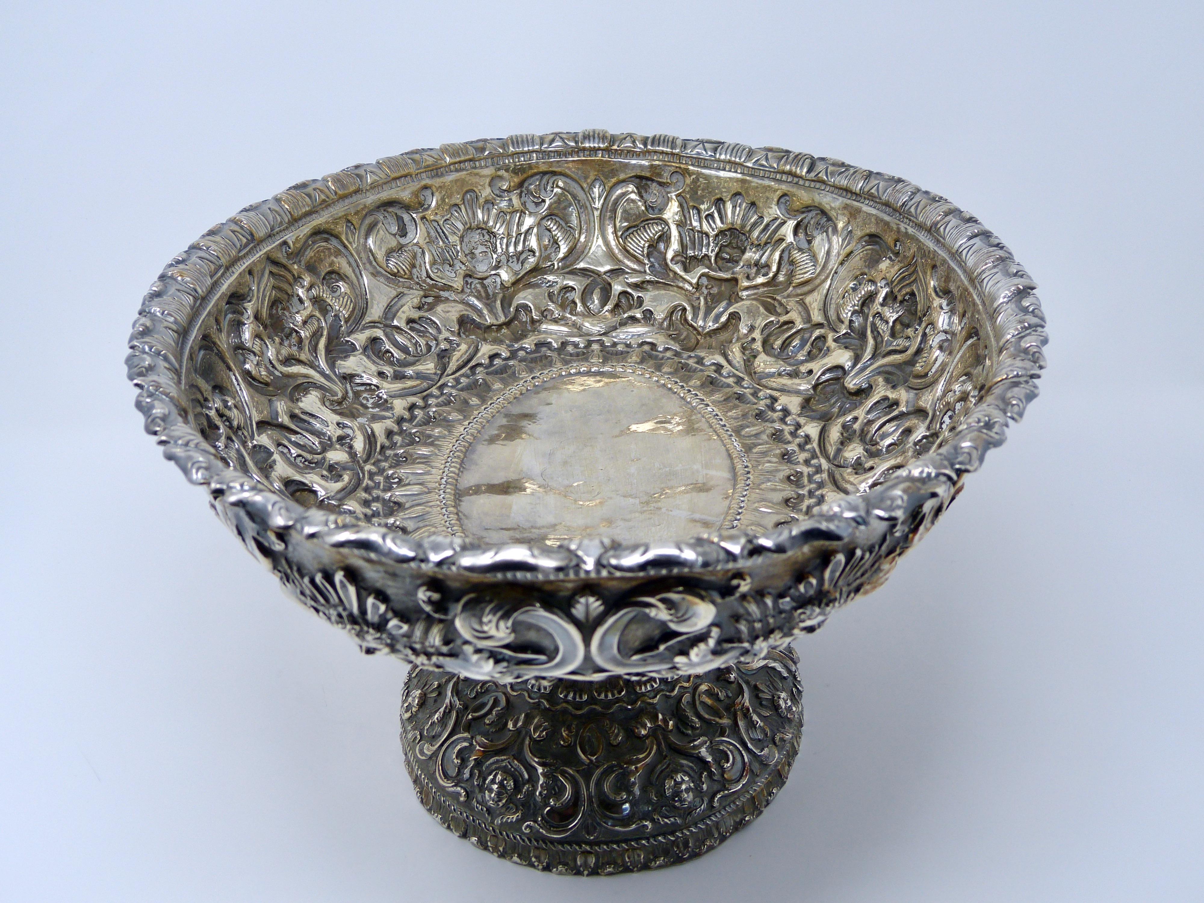 Spanish Colonial Style Sterling Silver Centerpiece Dish Vase with Cherubs 0.925 In Good Condition For Sale In Torreon, Coahuila