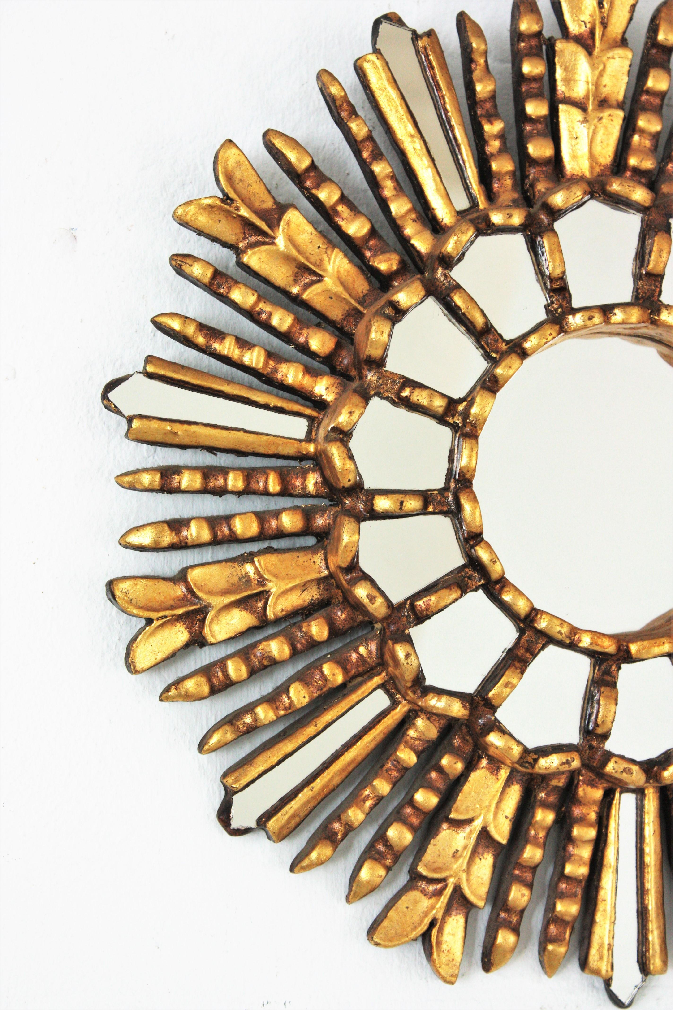 Sunburst Mirror in Giltwood with Mirror Insets, 1950s In Good Condition For Sale In Barcelona, ES