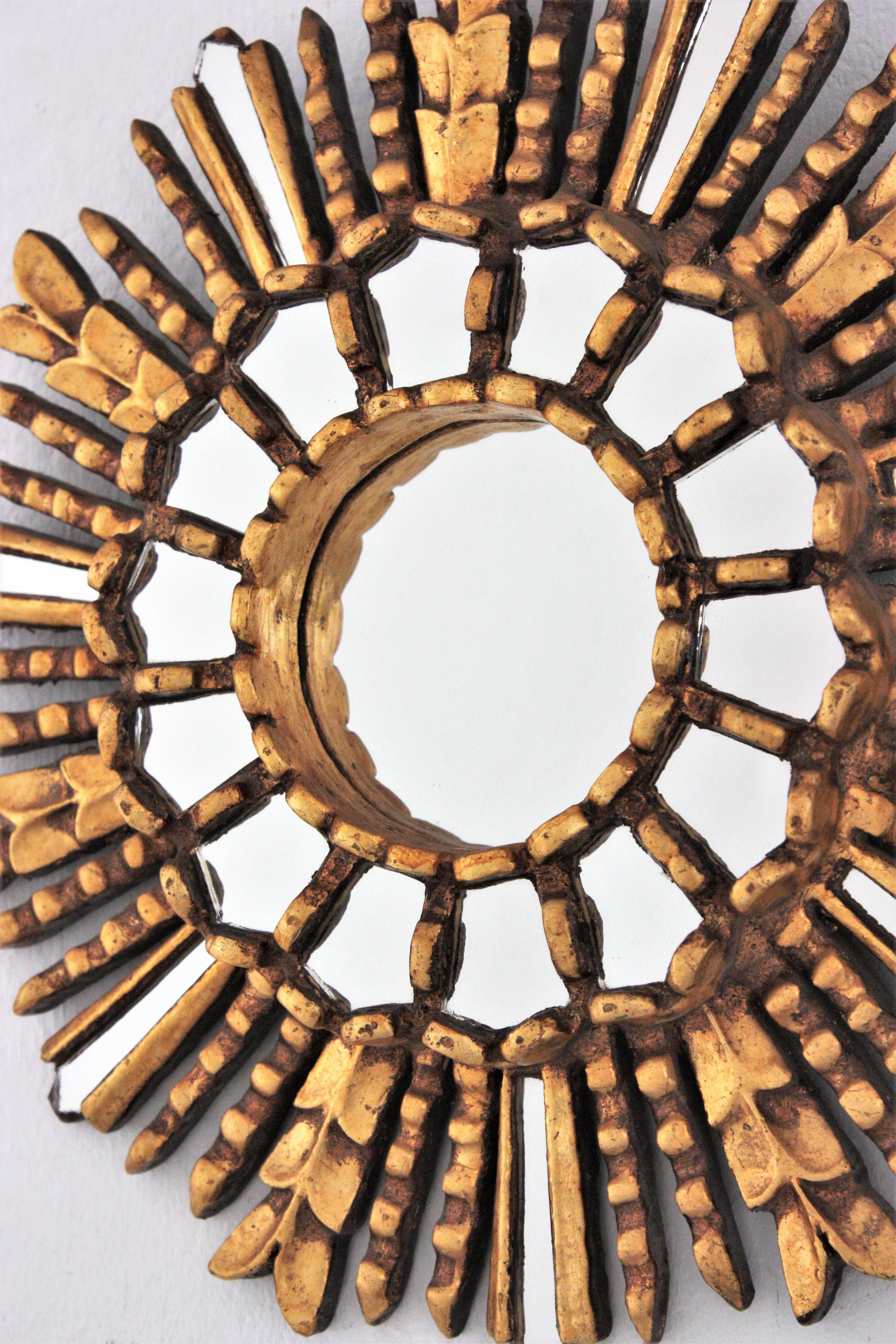 Sunburst-Spiegel aus vergoldetem Holz mit Spiegeleinsätzen, 1950er Jahre im Angebot 2