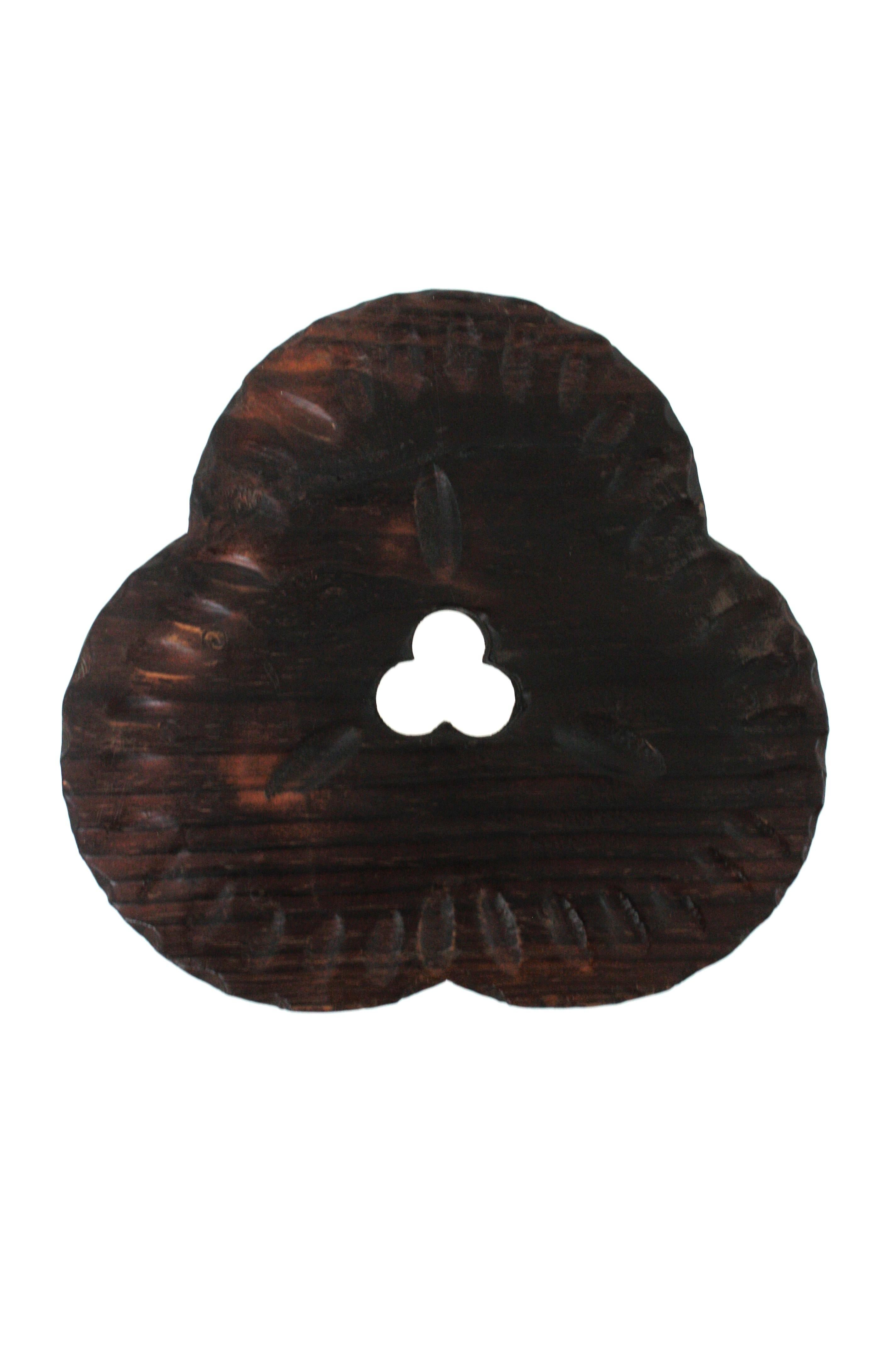 Spanish Colonial Tripod Stool / Side Table in Carved Wood, 1950s For Sale 5